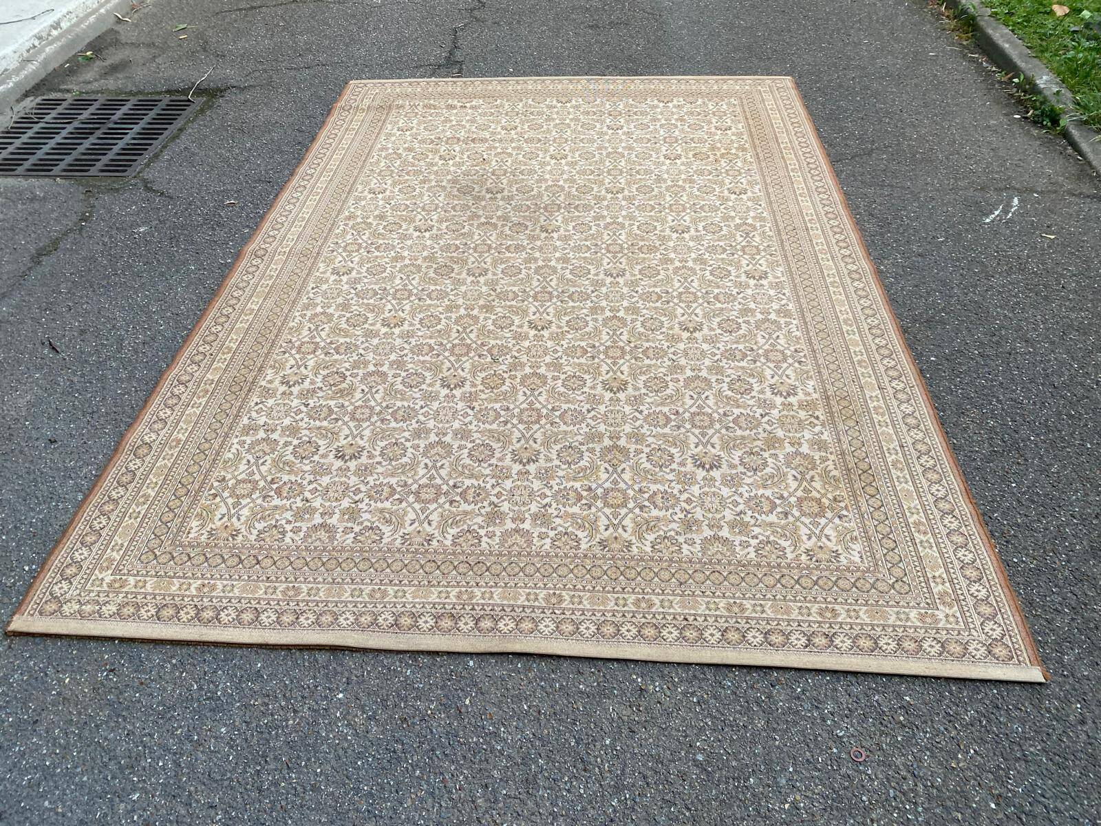 Golden Persian wool rug 200x300cm