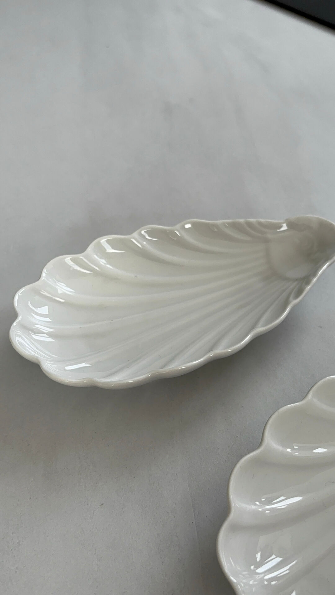 Set of 2 small Pillivuyt porcelain dishes – C-shaped bowls