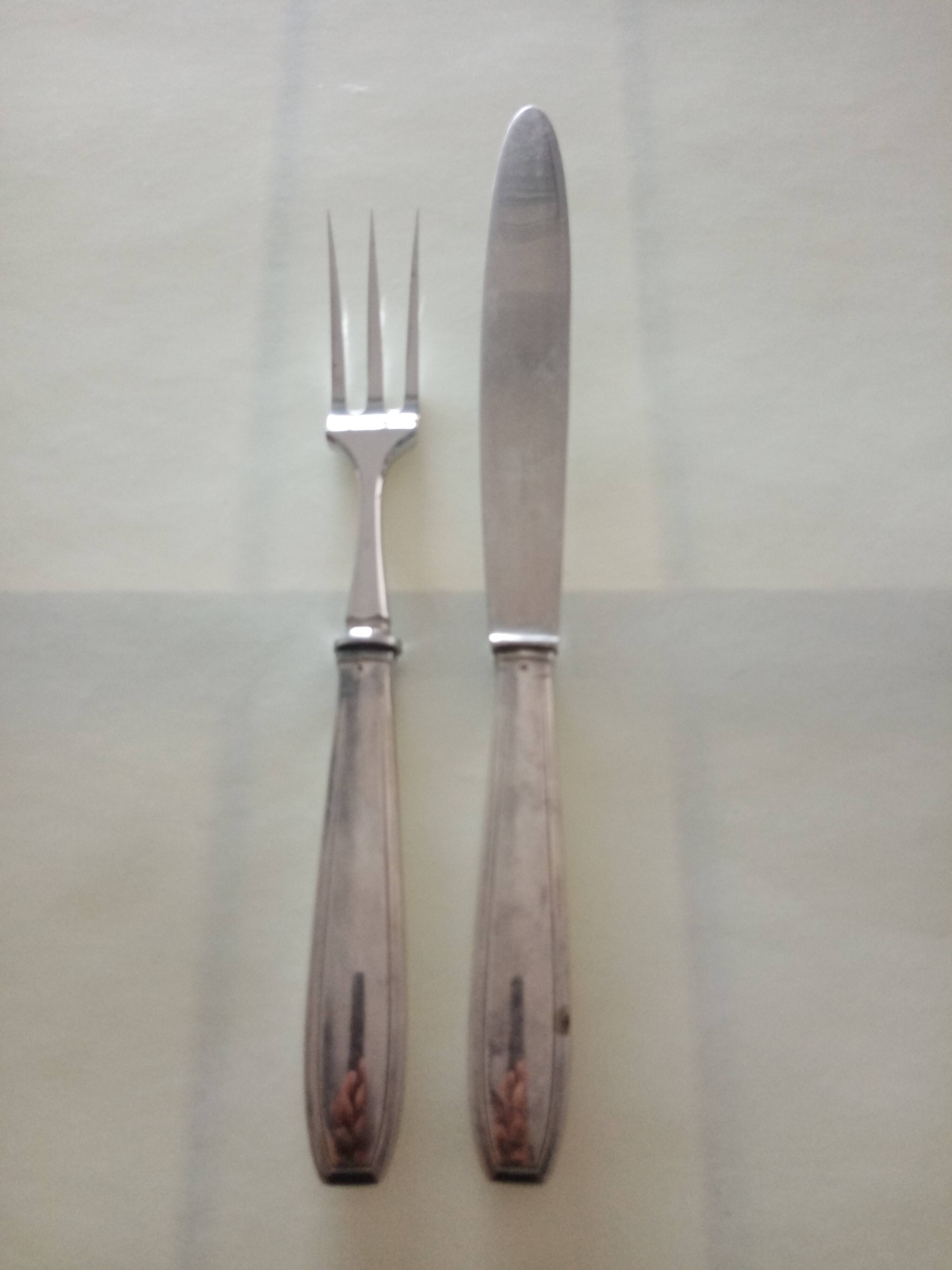 Serving cutlery in silver metal