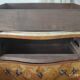 Commode sauteuse galbée style Louis XV-Marqueterie florale et marbre-TBE