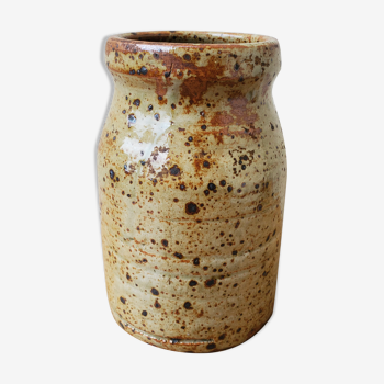 Pot vase in sandstone pyrity