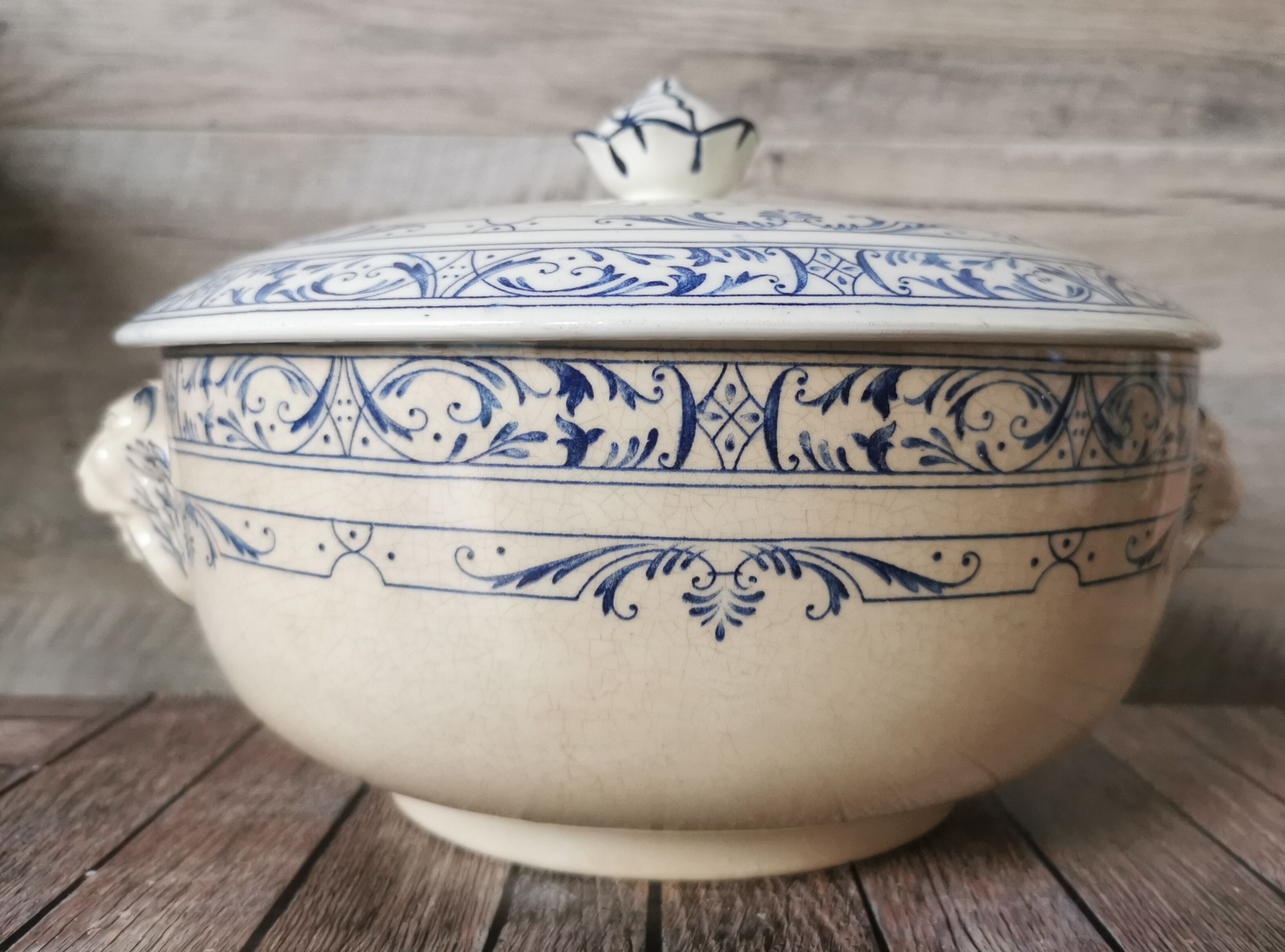 Souptureen heads of Lions Colbert Creil and Montereau