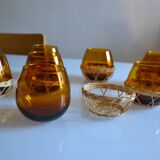 Set of 8 amber glasses & vintage rattan 1970
