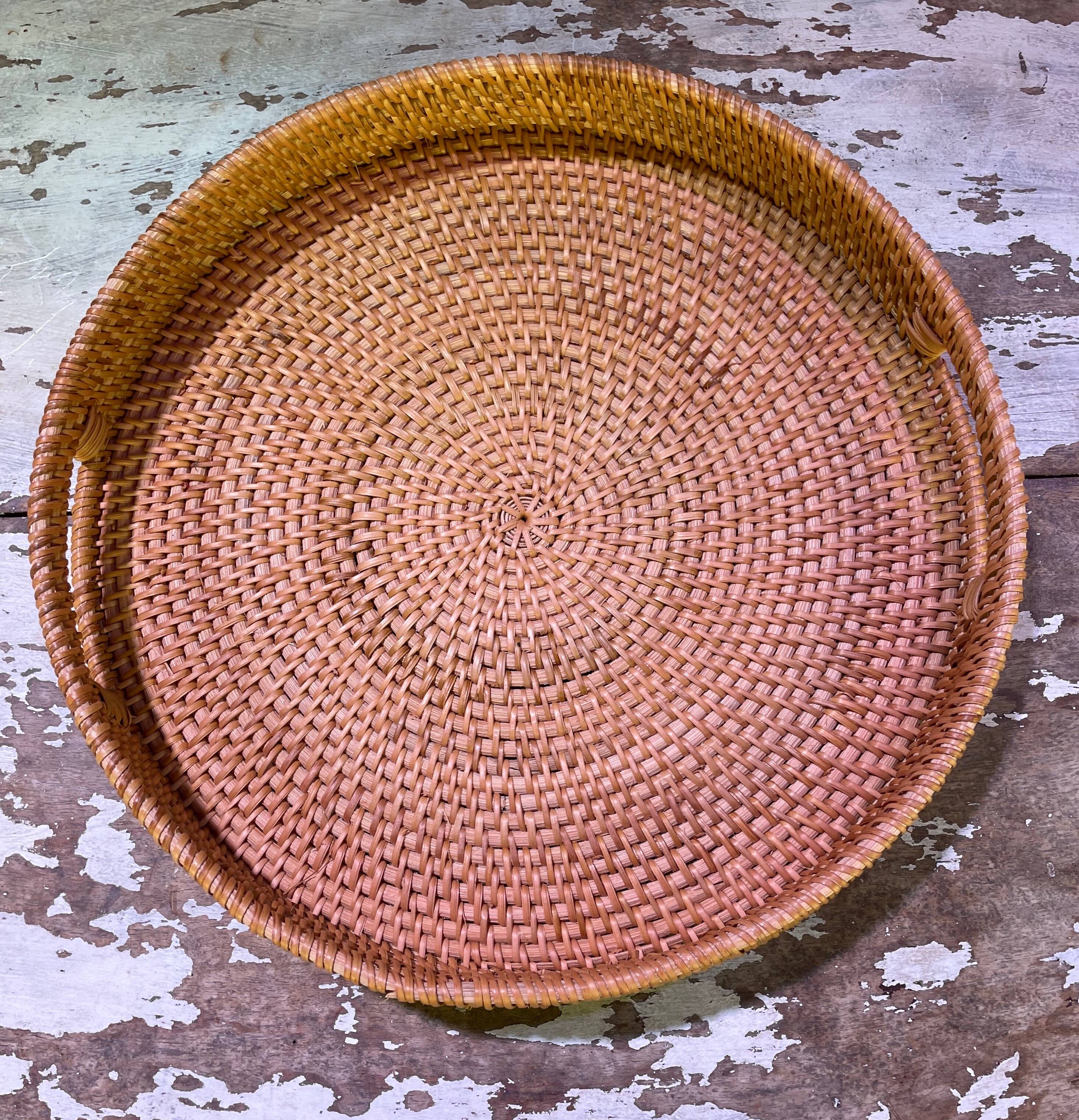 Round wicker tray