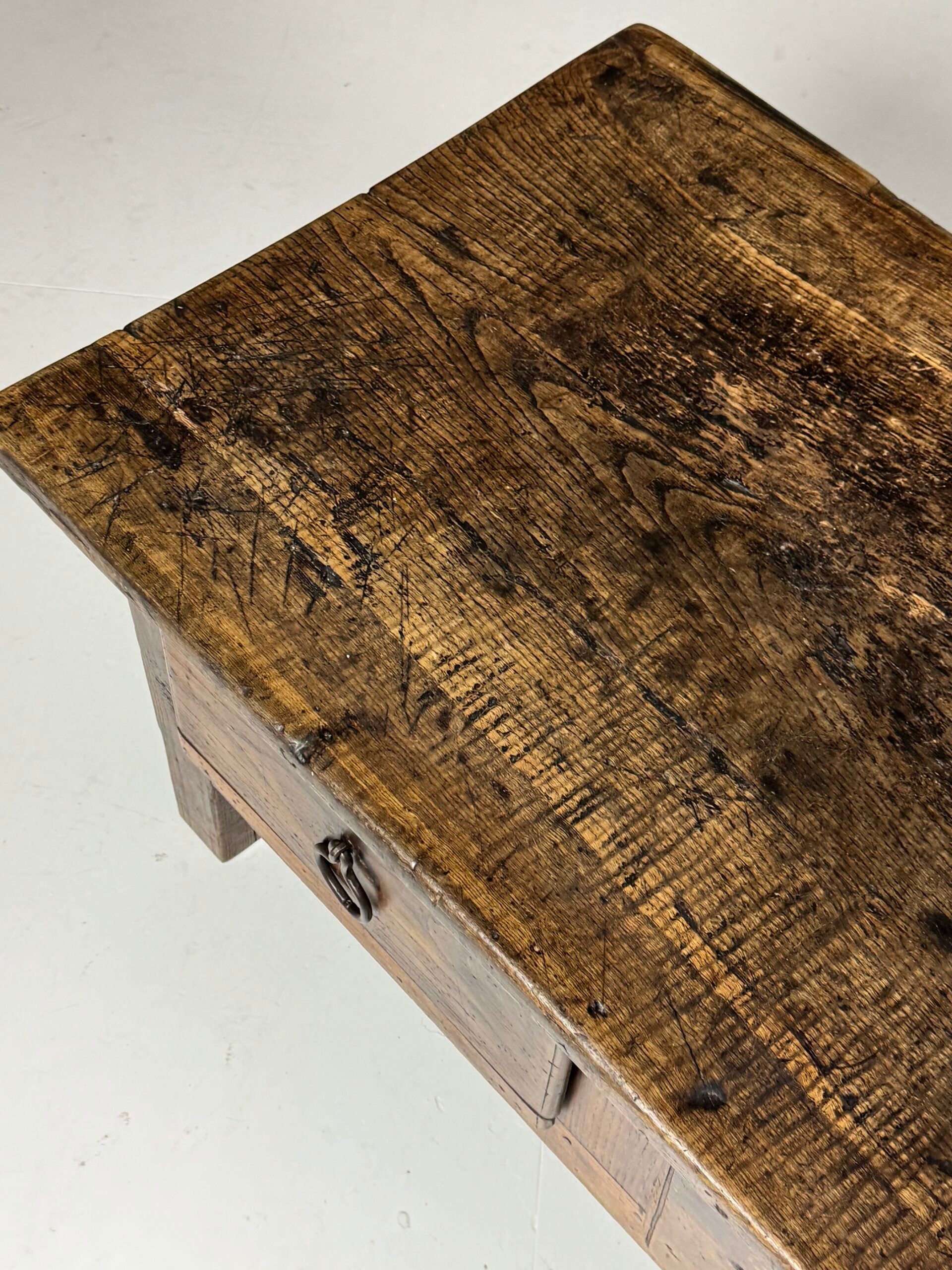 Table basse espagnole du XVIIIe siècle