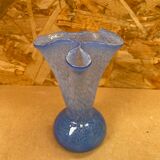Ancien Vase Verre Soufflé Bleu Moucheté Blanc Col Corolle Vintage