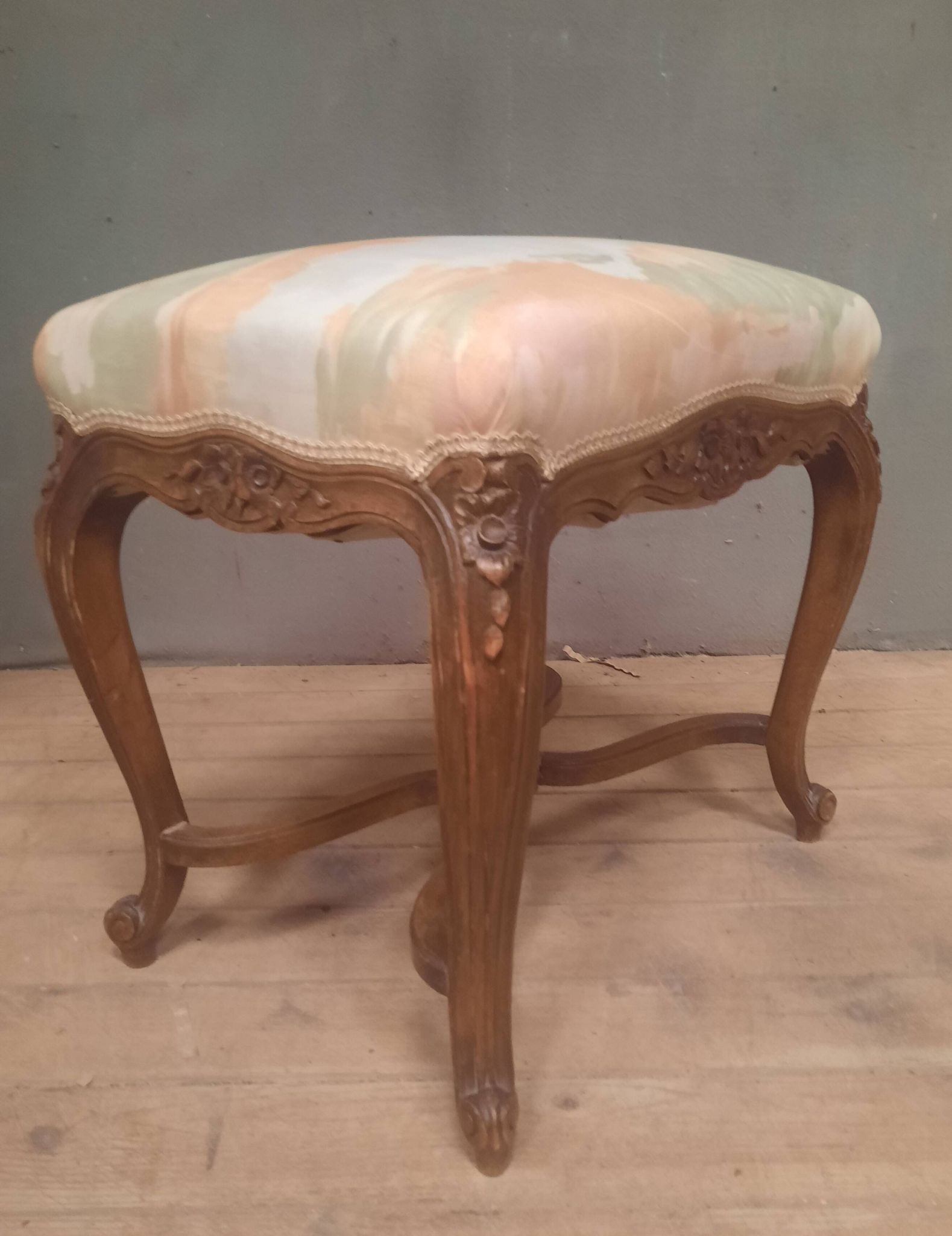 Pouf de style Louis XV  rocaille