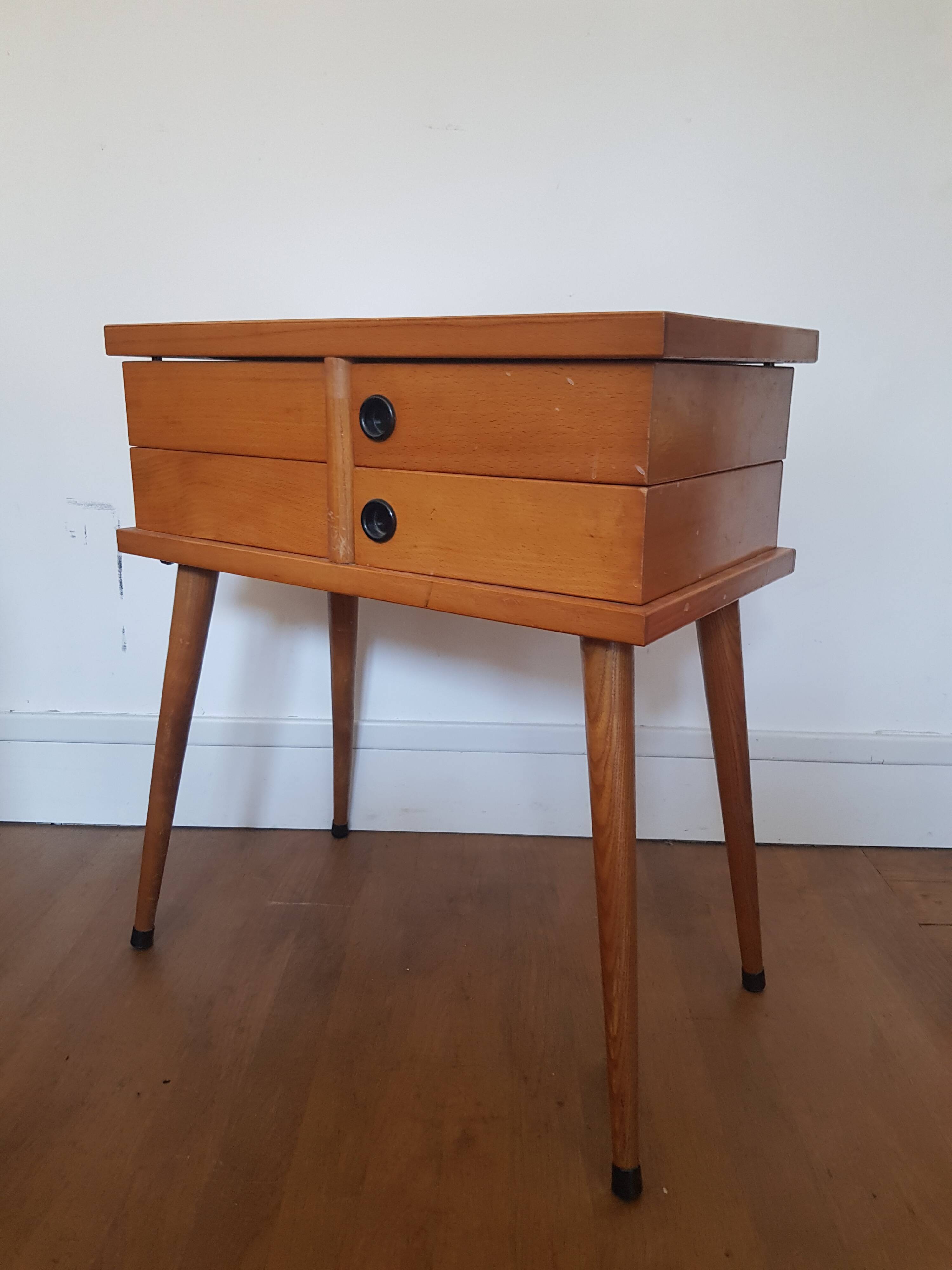 Table de chevet scandinave
