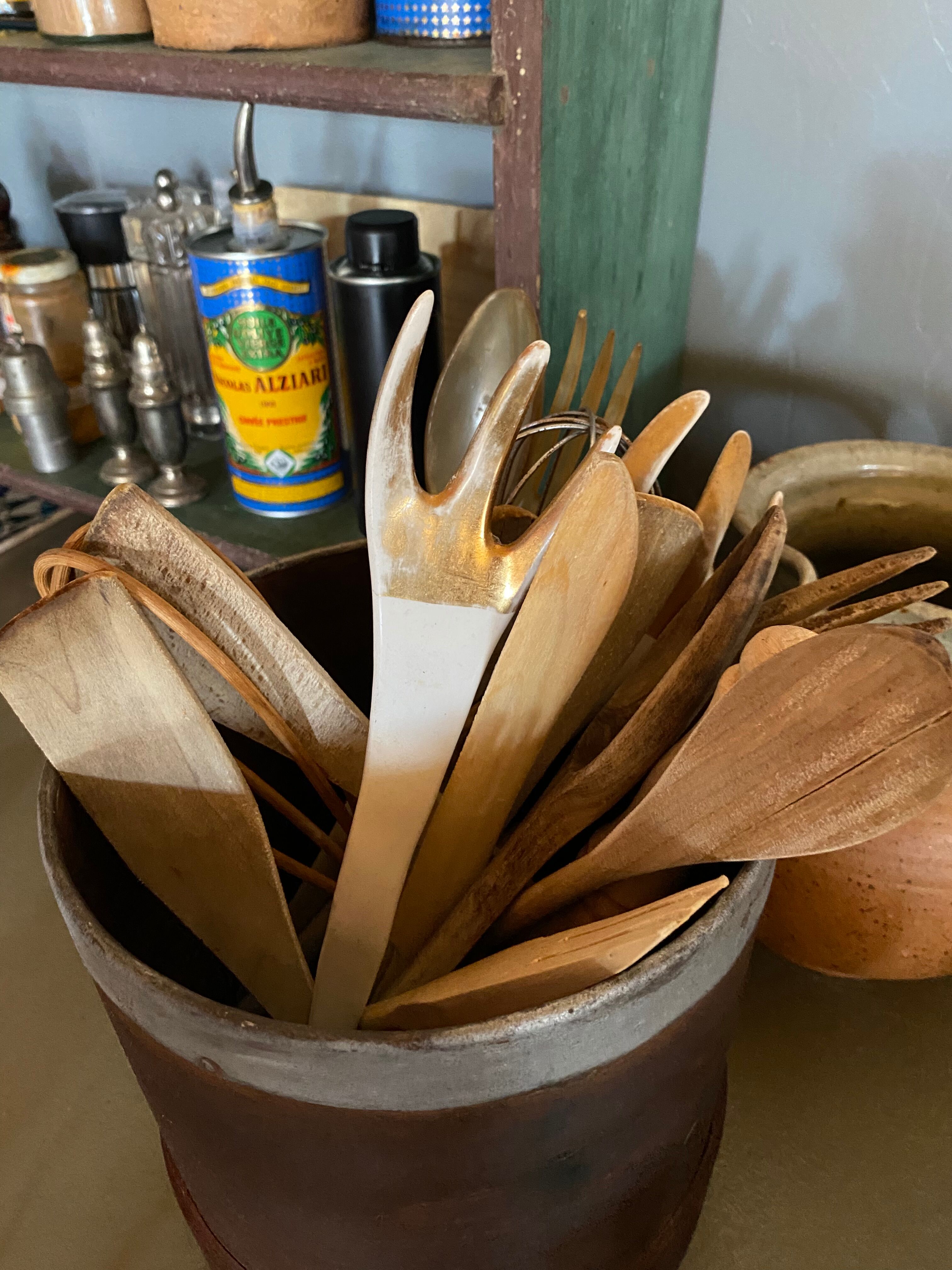 Poplar wood pot, circa 1900