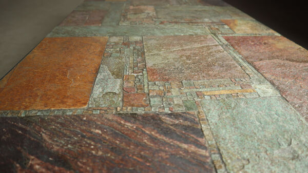 Table basse postmoderne par Pia Manu, Belgique