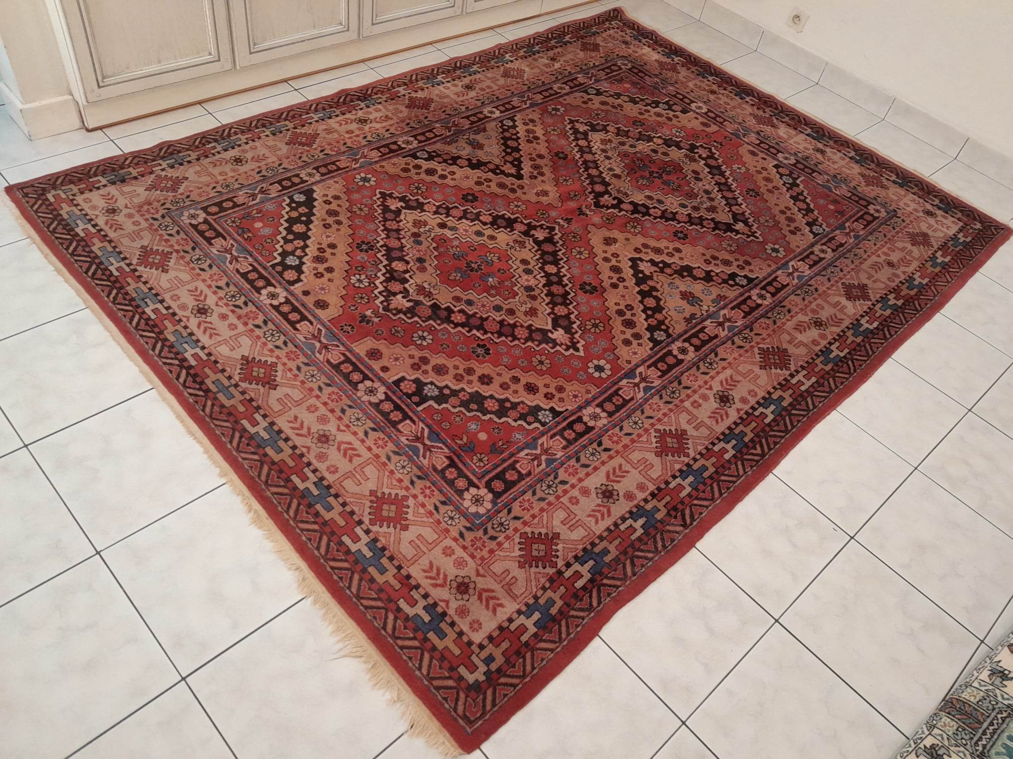 Handmade Sinkiang rug 279x204cm