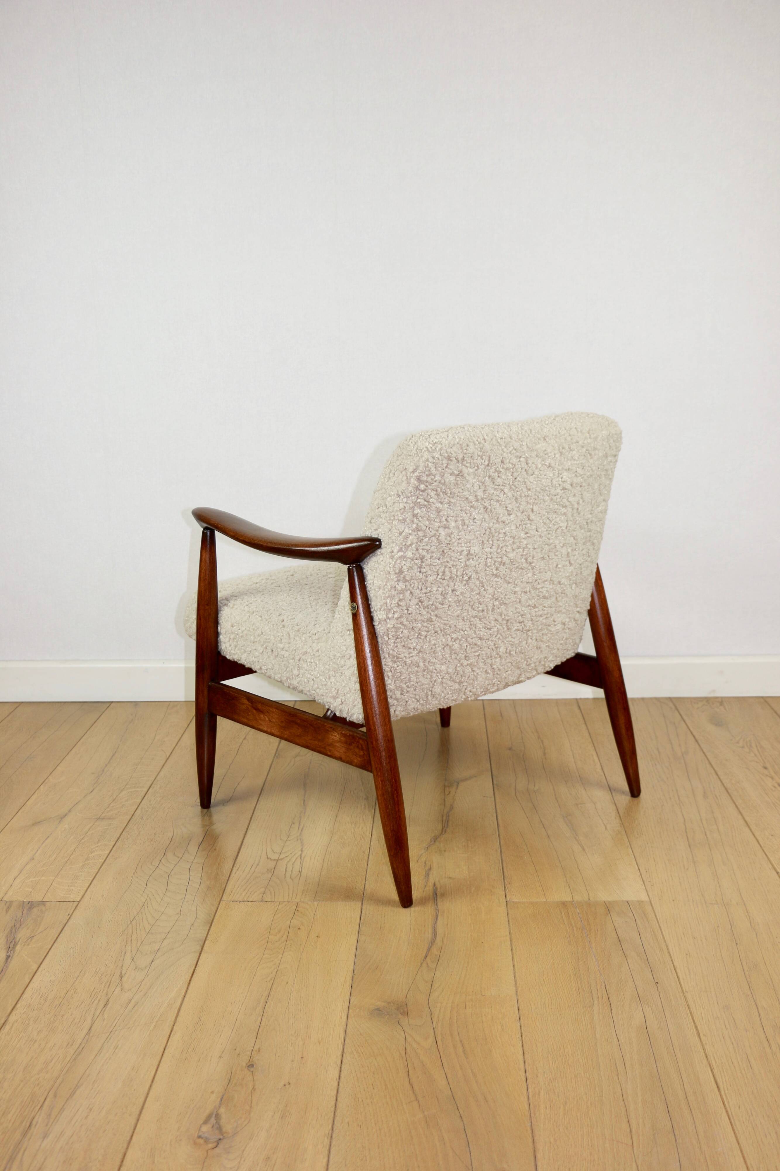 Vintage armchair GFM 300-202 design J.Kedziorek Loft 70s vintage beige boucle lamb - 2 pieces available