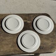 Lot de 3 grandes assiettes blanches classiques D24,5