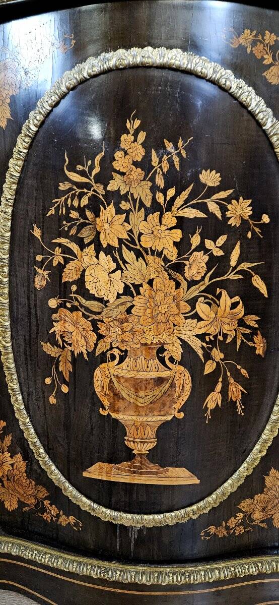 Boulle furniture with a curved shape from the Napoleonic III era in lacquered wood and marquetry.