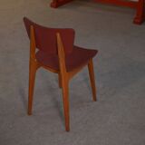 Set of 4 designer chairs in oak and red leatherette from the 1960s