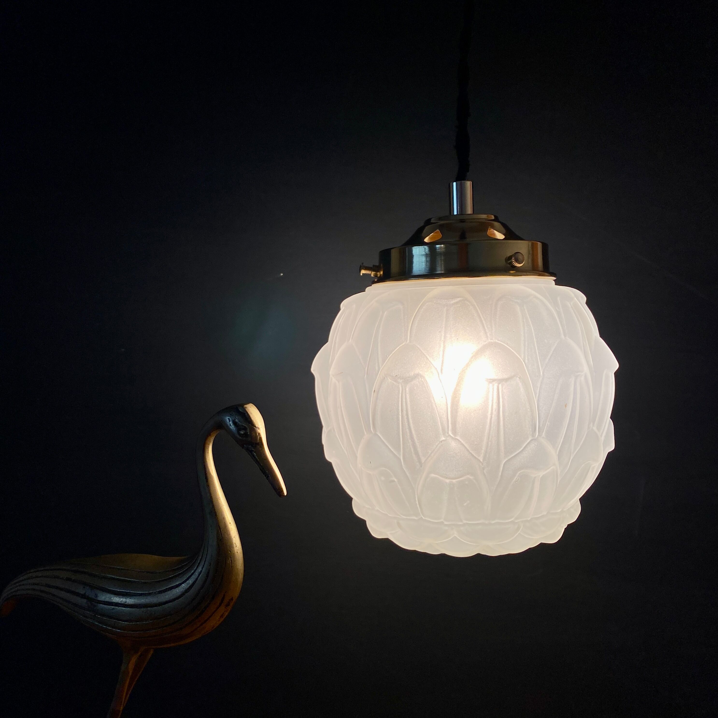 Vintage art deco globe pendant lamp in frosted glass