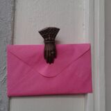 Ensemble de deux pince main à courrier Art Nouveau.