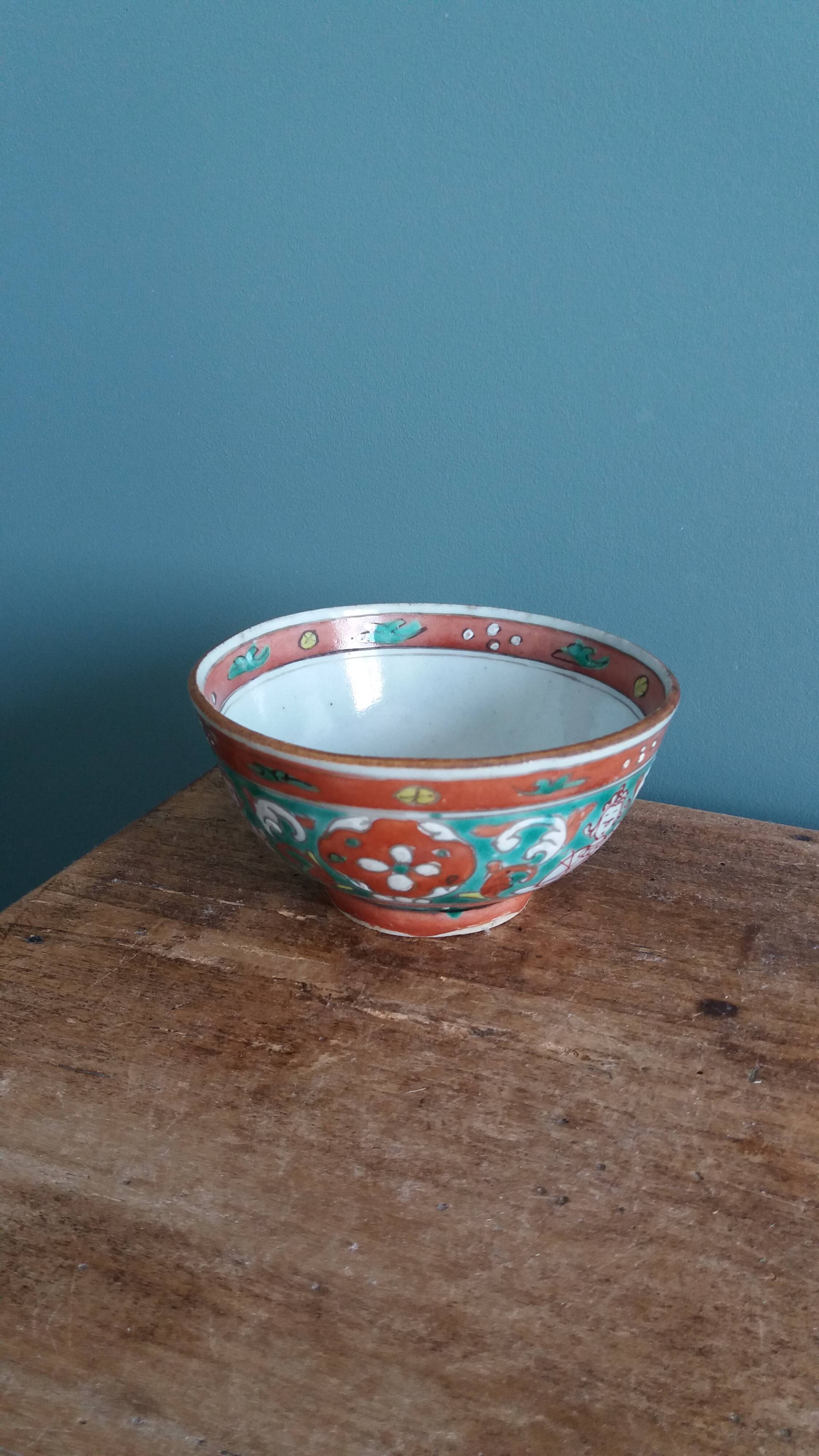 Ancient Chinese ceramic bowl from the 19th century in Bencharong style.