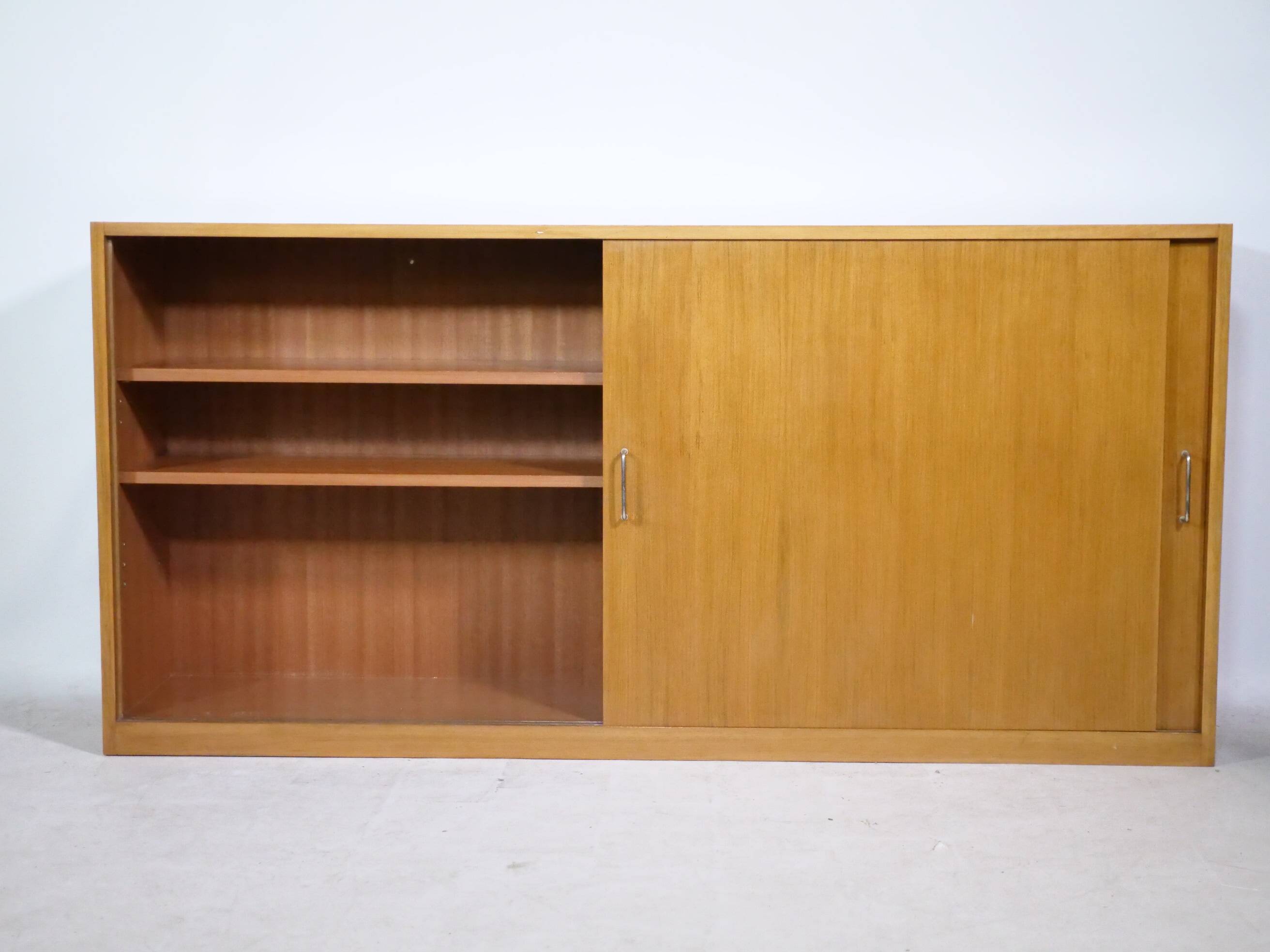 Buffet en bois à portes coulissantes EBW, Allemagne, années 1960