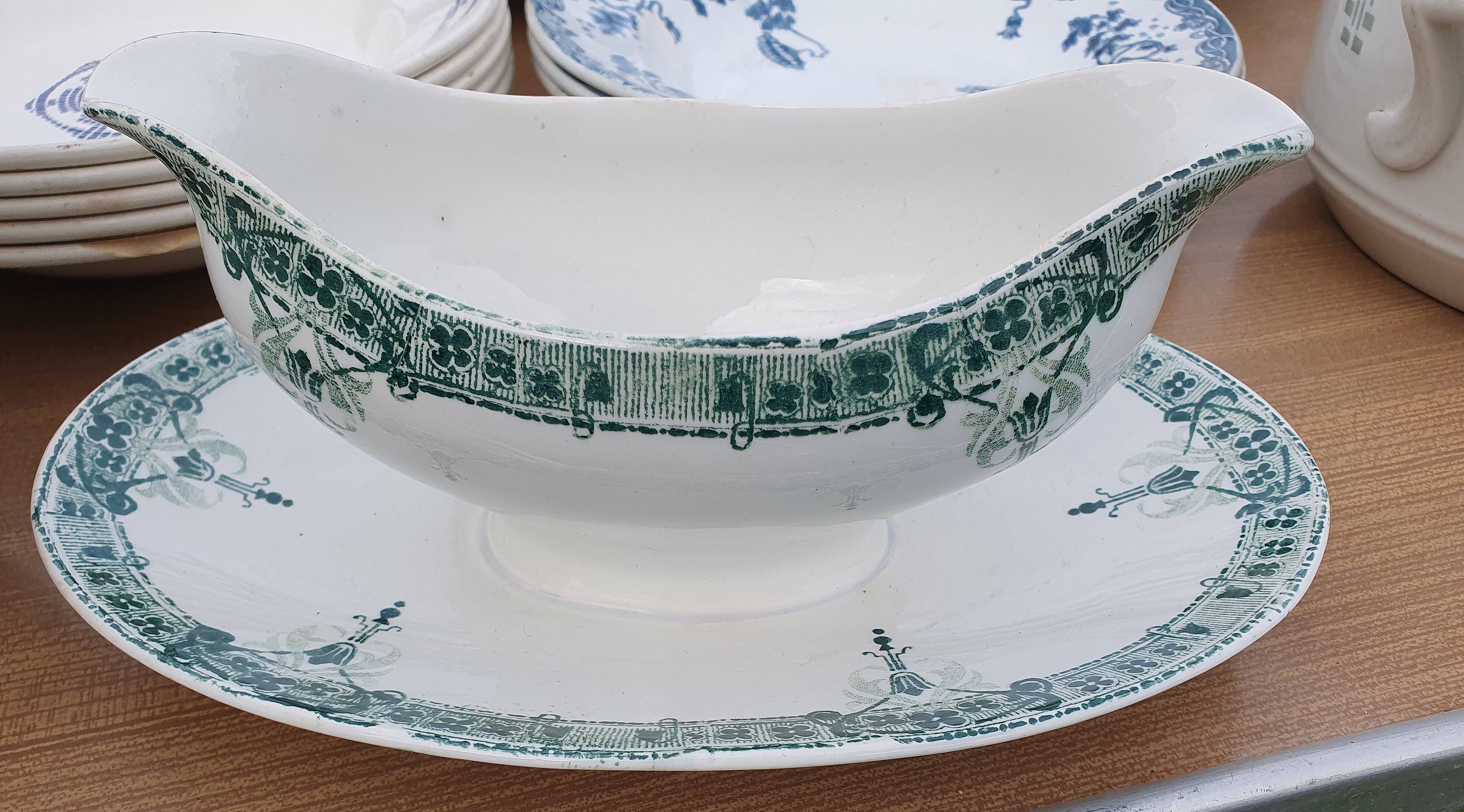 Saucière ancienne - Manufacture Sarreguemines Digoin modèle Verdun