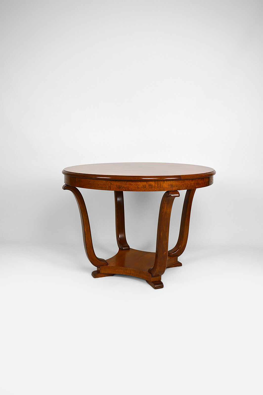 Round Art Deco pedestal table in walnut veneer circa 1930