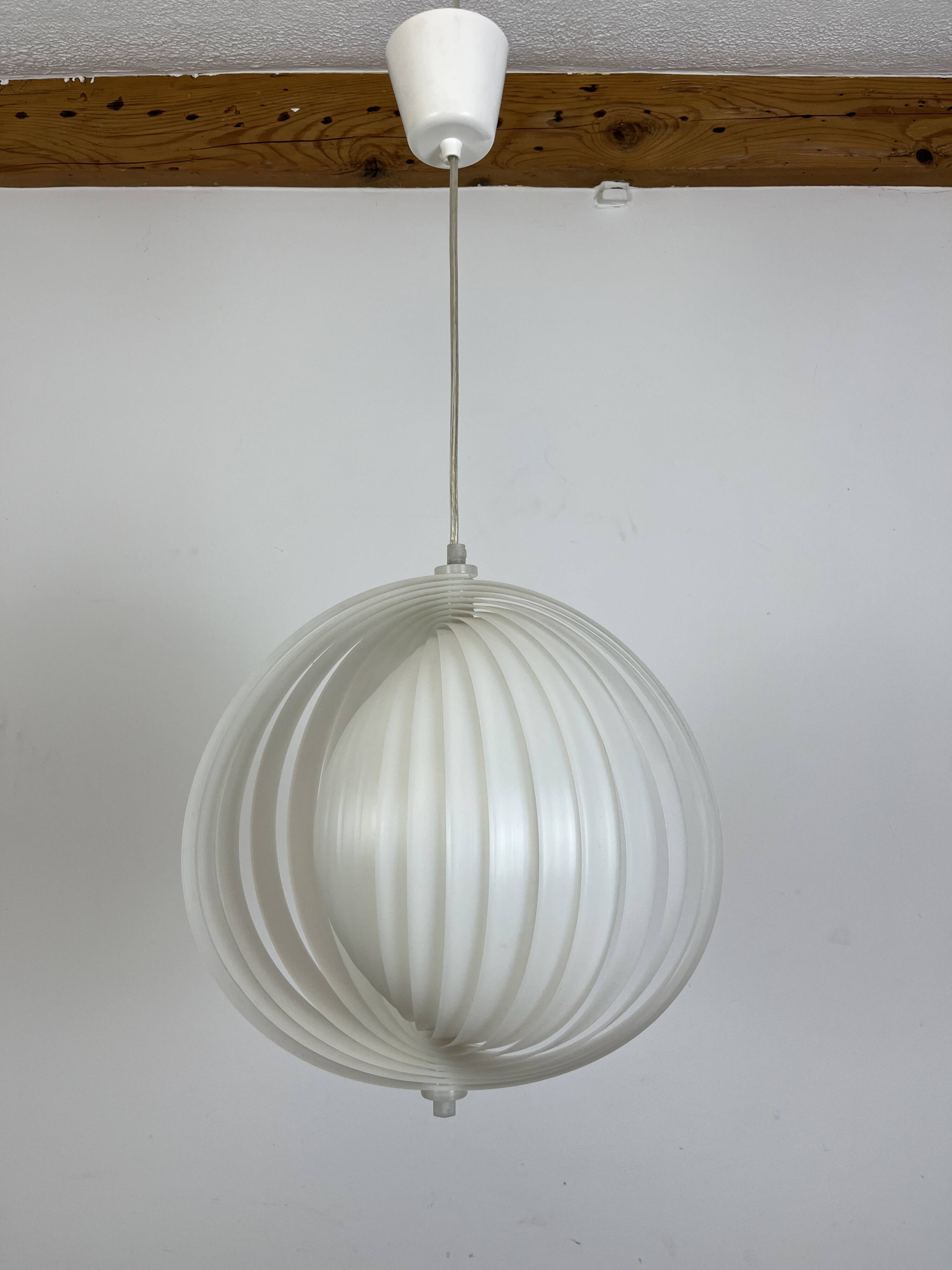 Suspension Moon par Kare Design, années 80