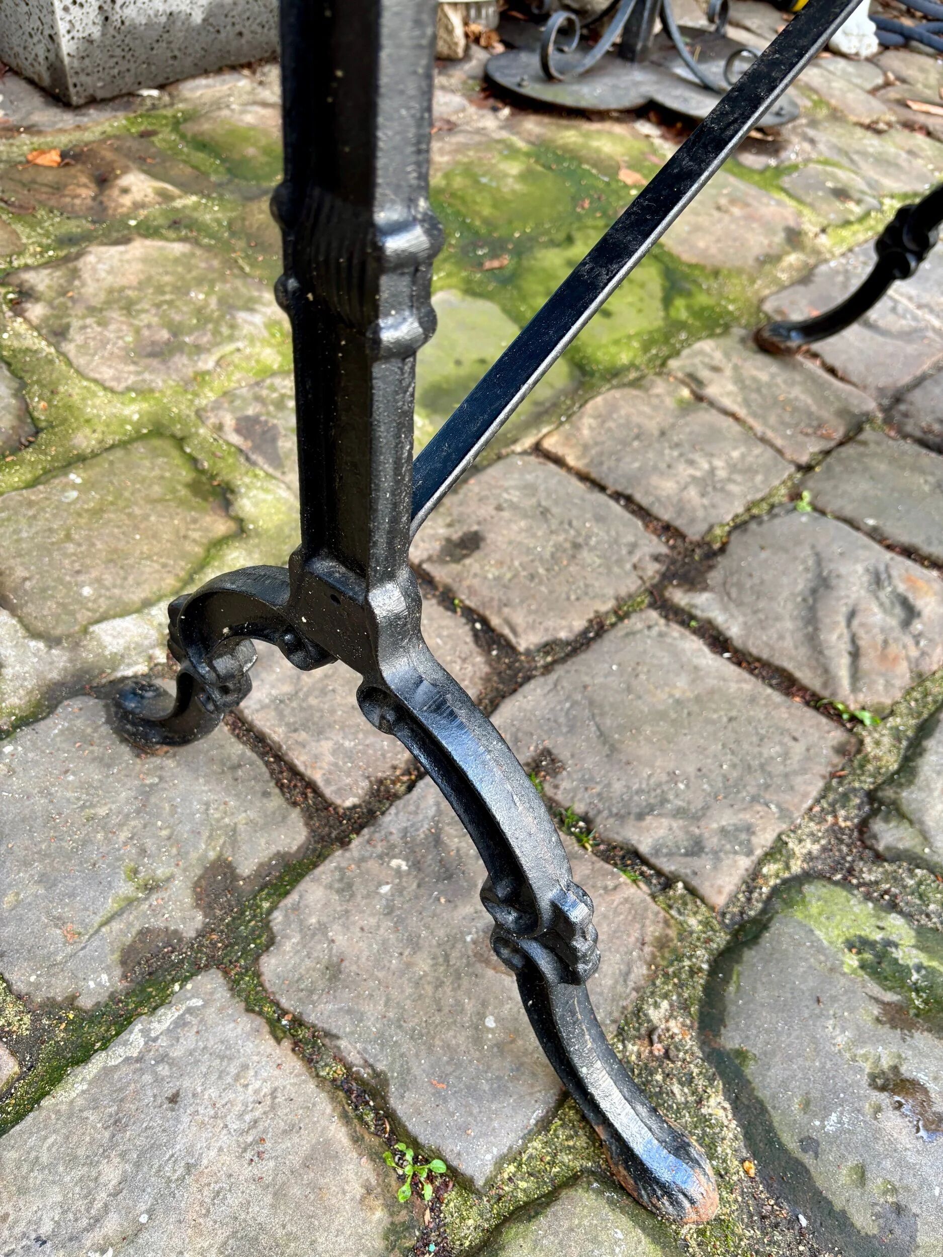 Grey marble bistro table with black cast iron ☐ 110 x 60 cm