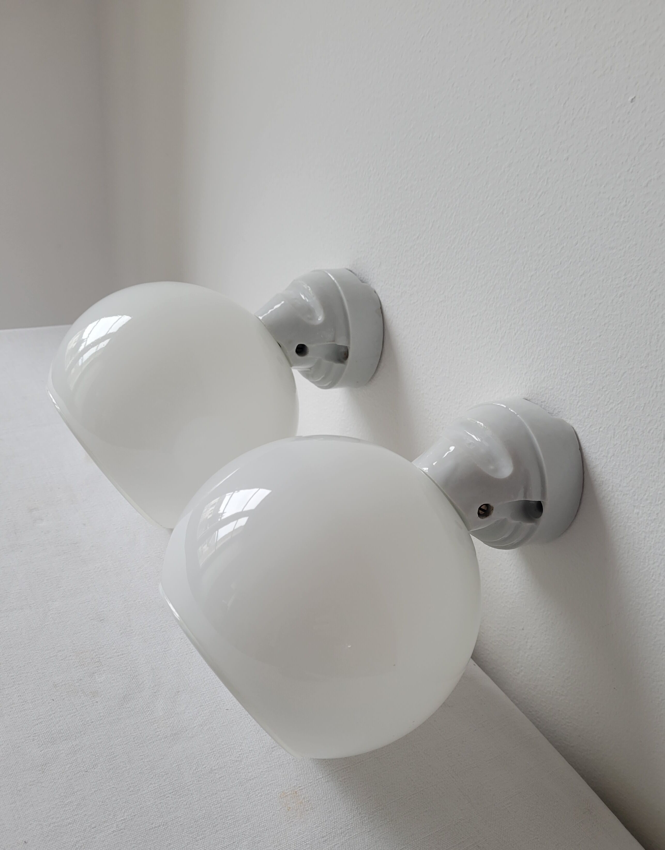 Onyx lamp and opaline wall lamps