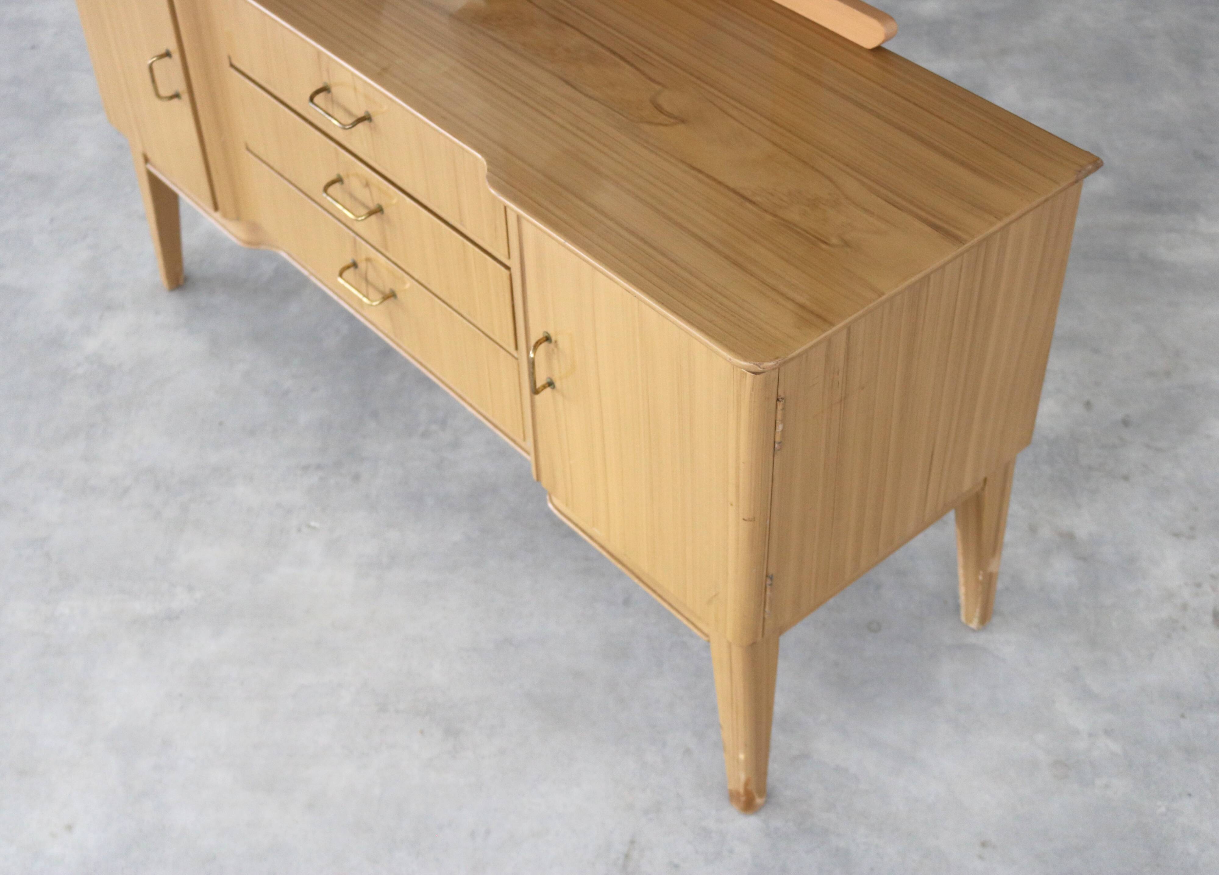 Coiffeuse en bois, laiton et verre, Suède années 1960
