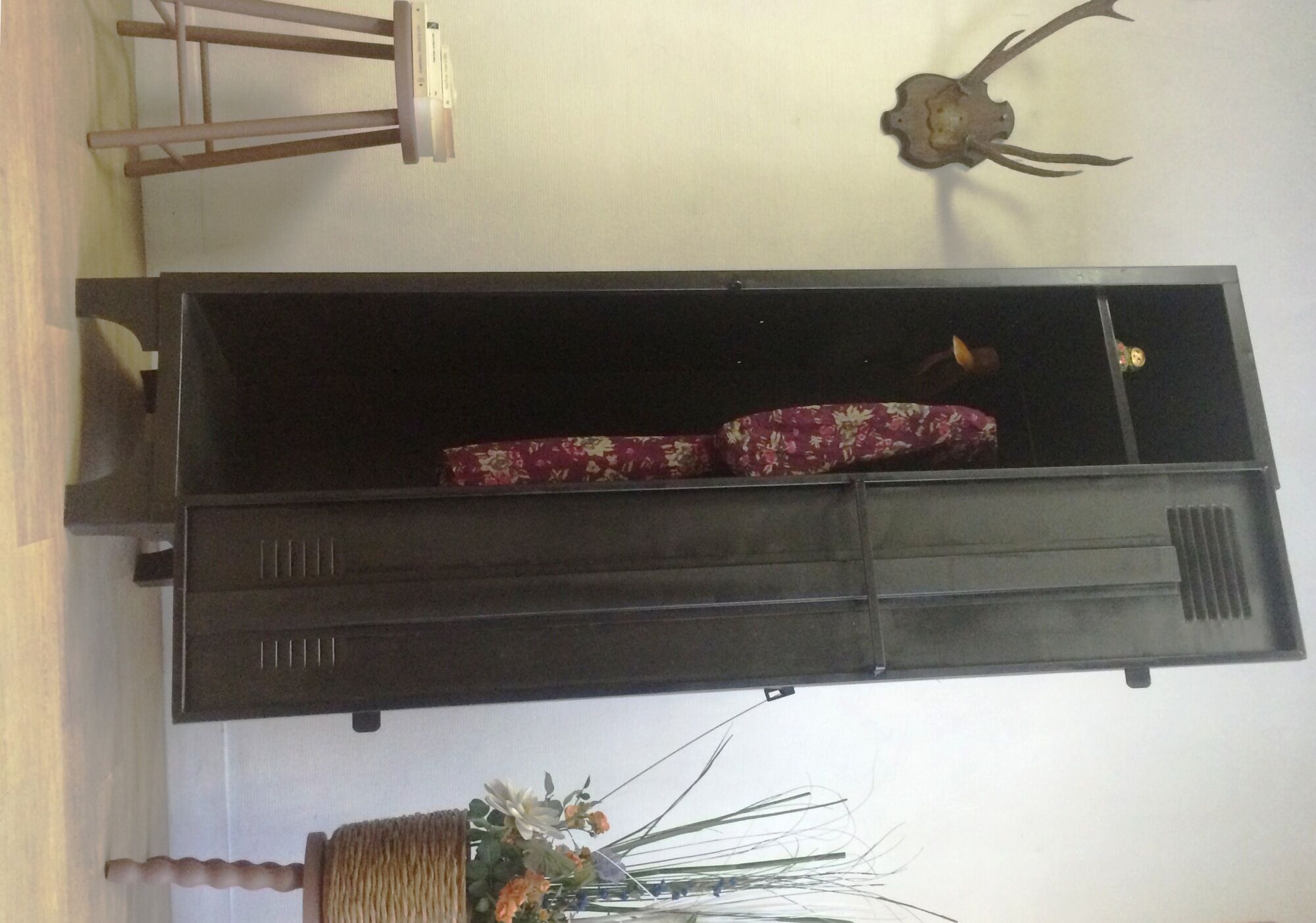 Steel industrial cloakroom with metal base