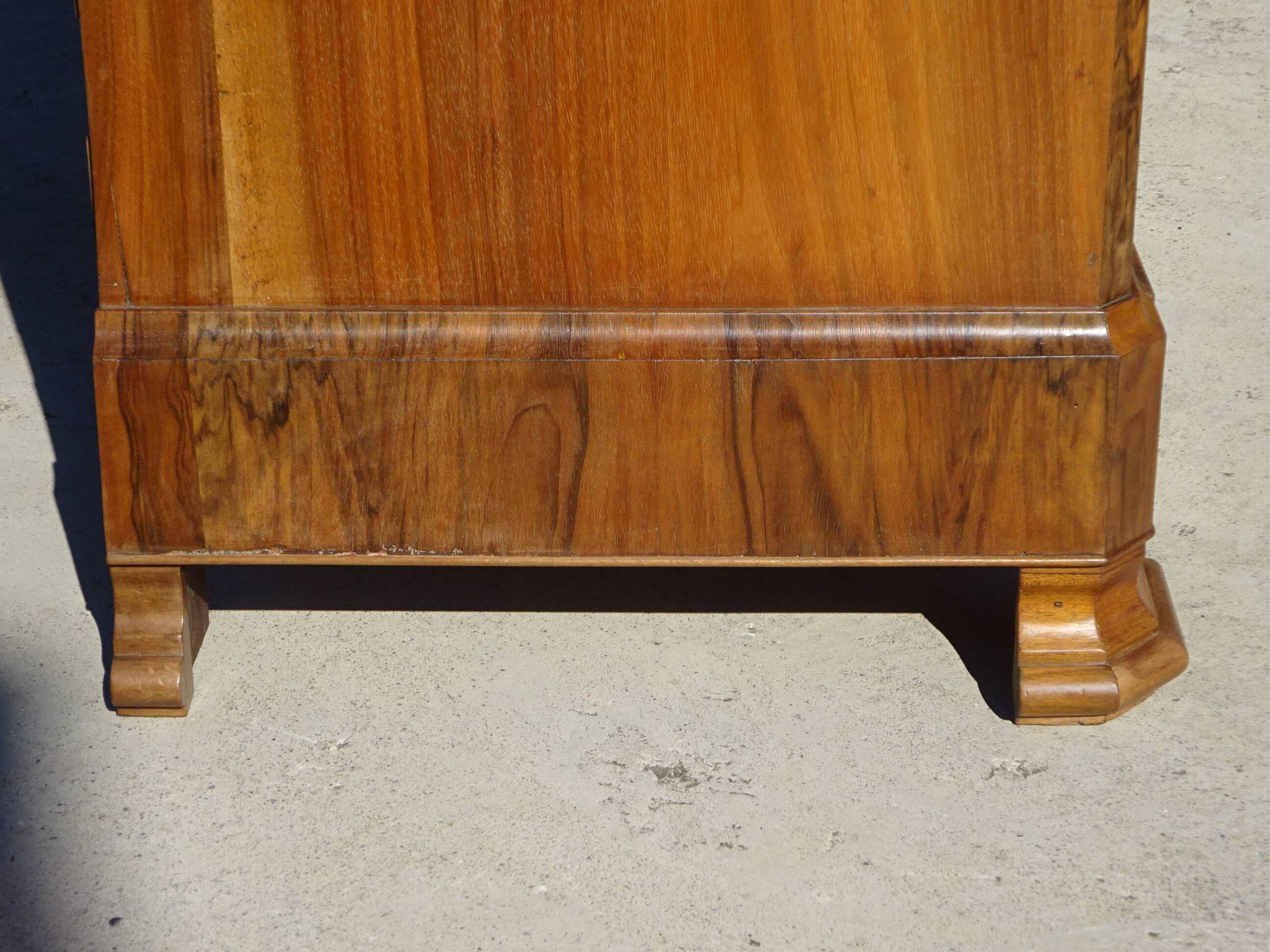 Walnut and walnut burl commode in Louis Philippe style.