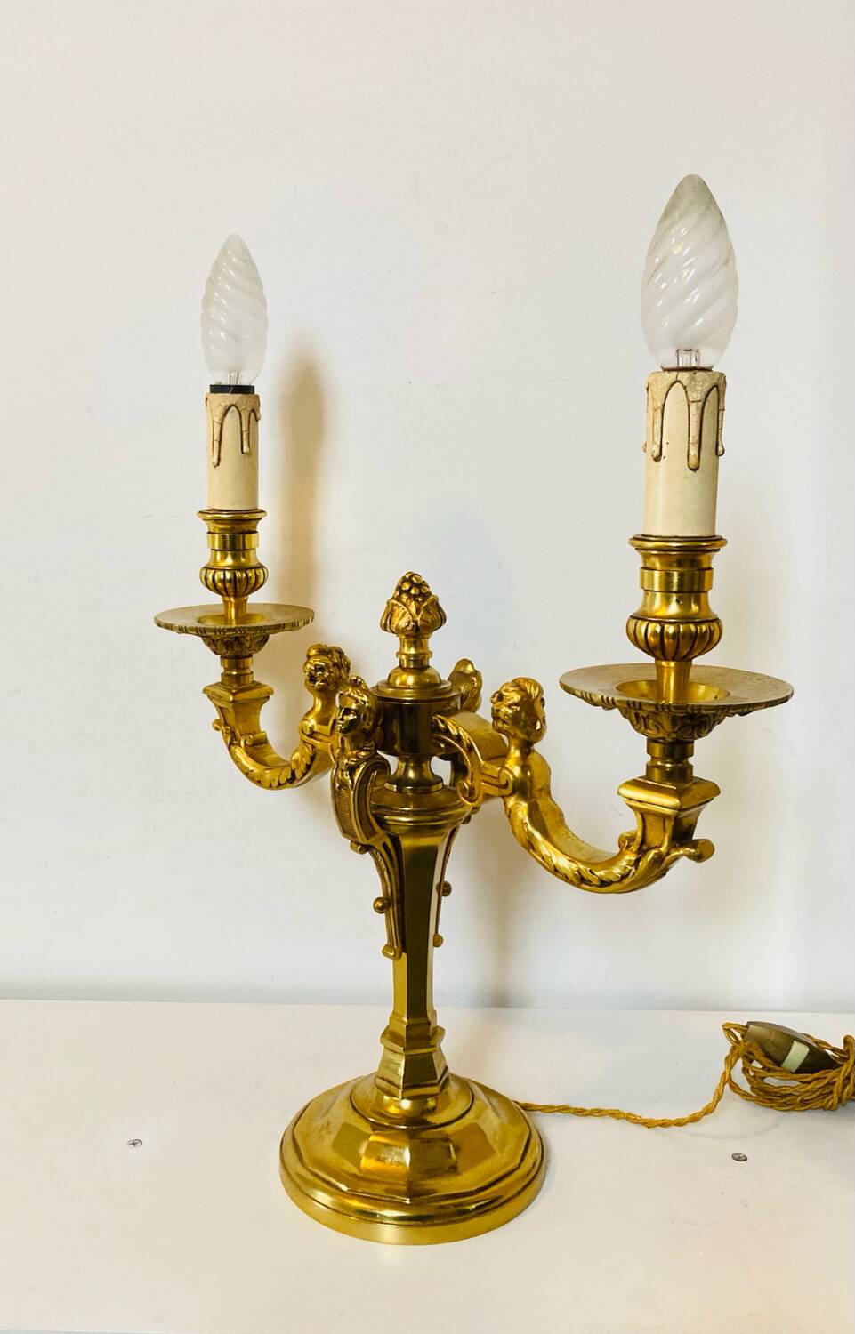 Chandelier en bronze à décors de putti et cariatides, début XXe