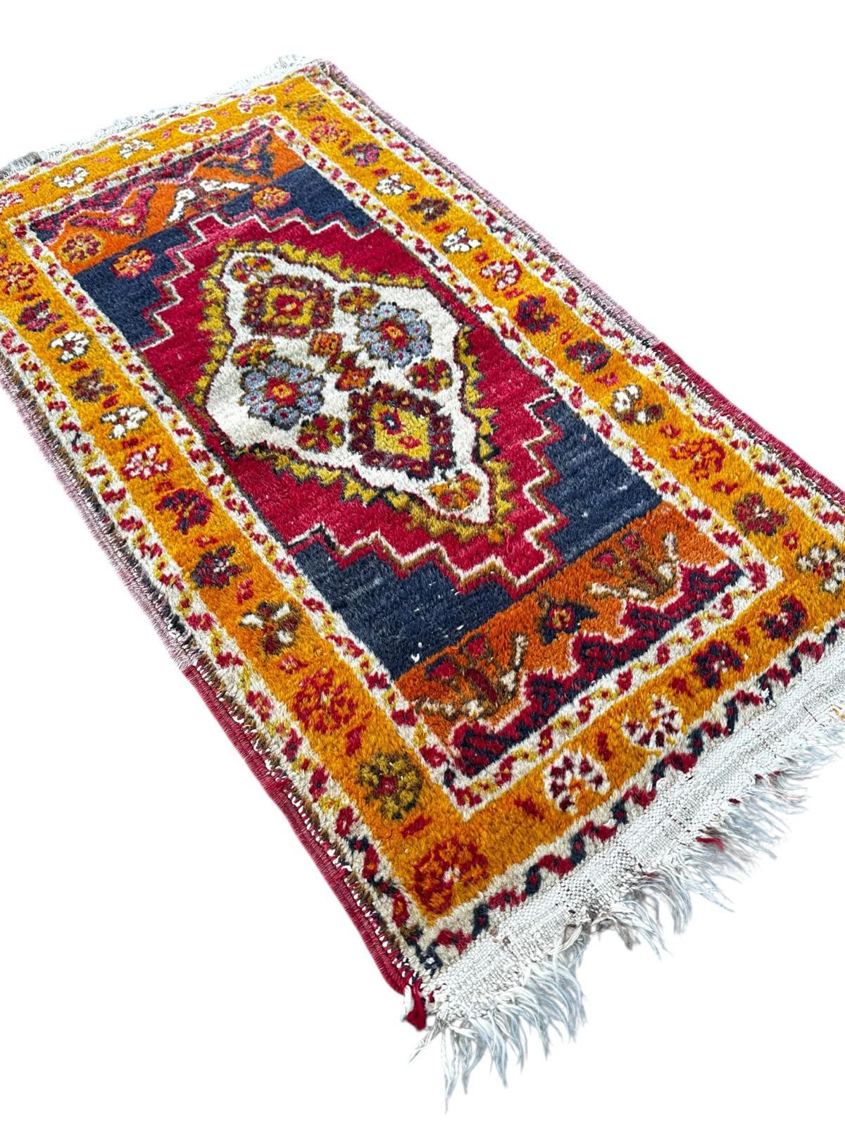 Handmade Turkish rug 50cm x 100cm