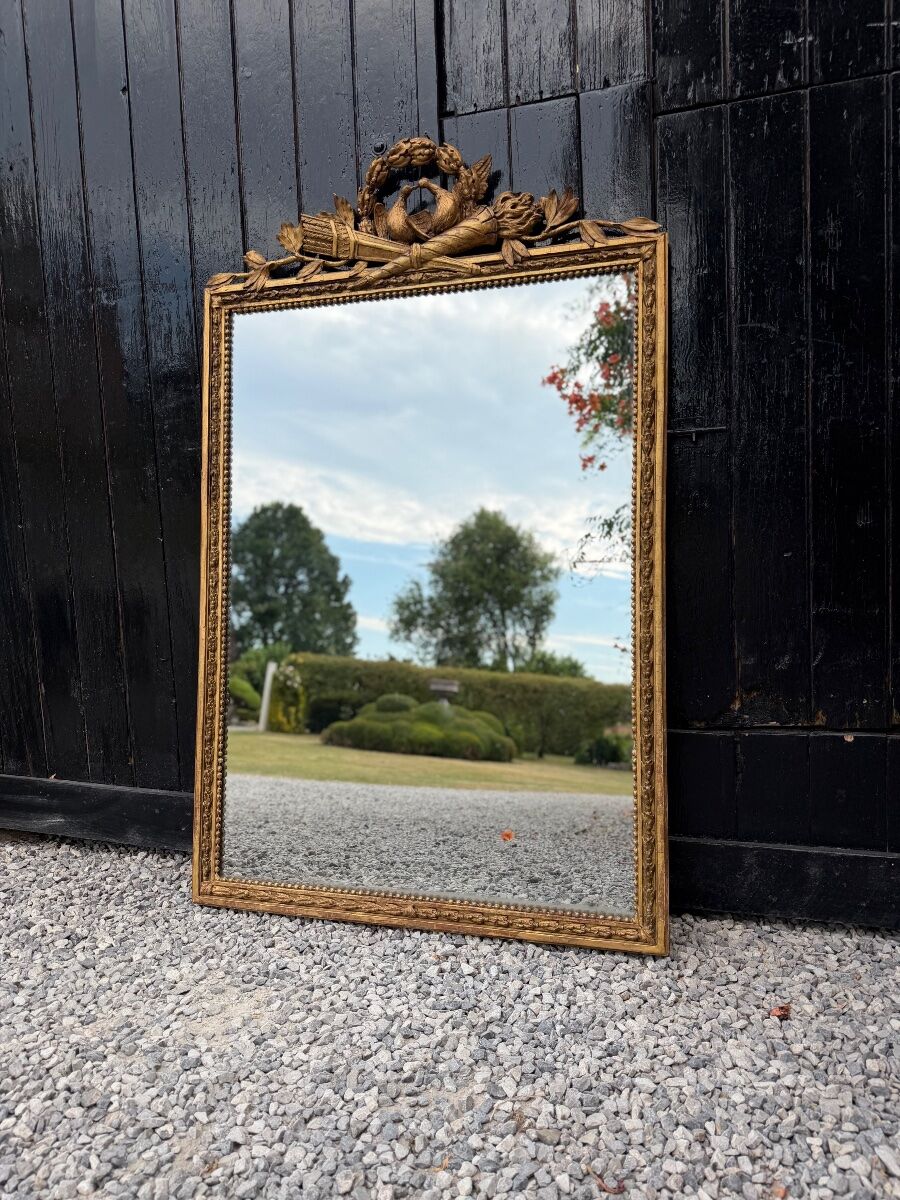 Louis XVI mirror in carved and gilded wood, 18th century