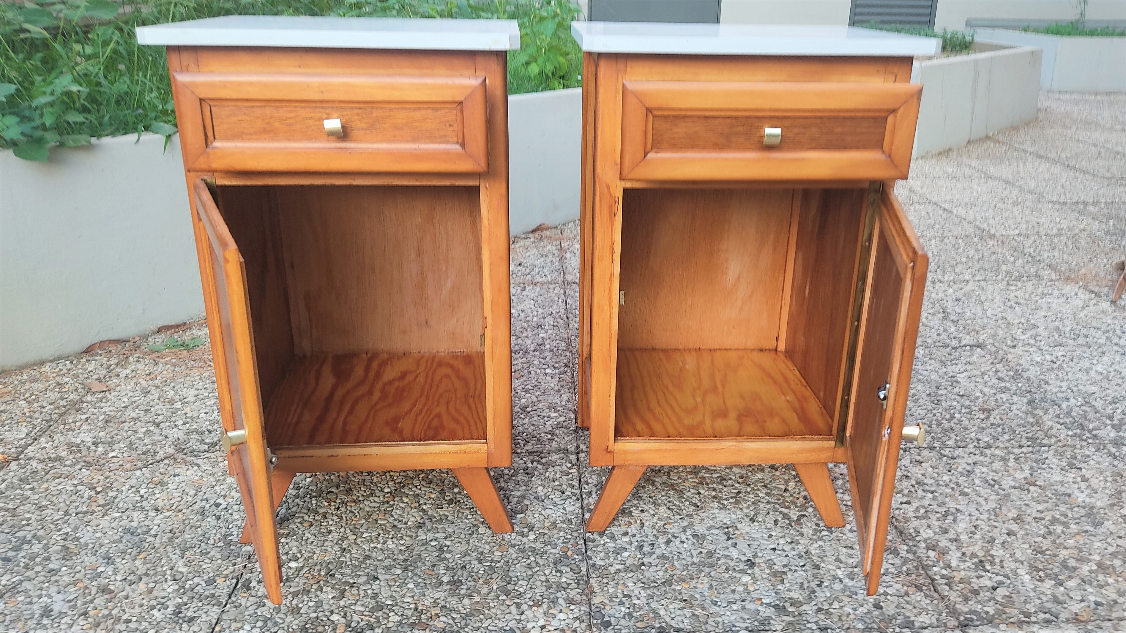Pair of oak bedside tables, a. 1950; compass base, vintage retro design