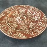 Hispano-moorish dish with umbilicus