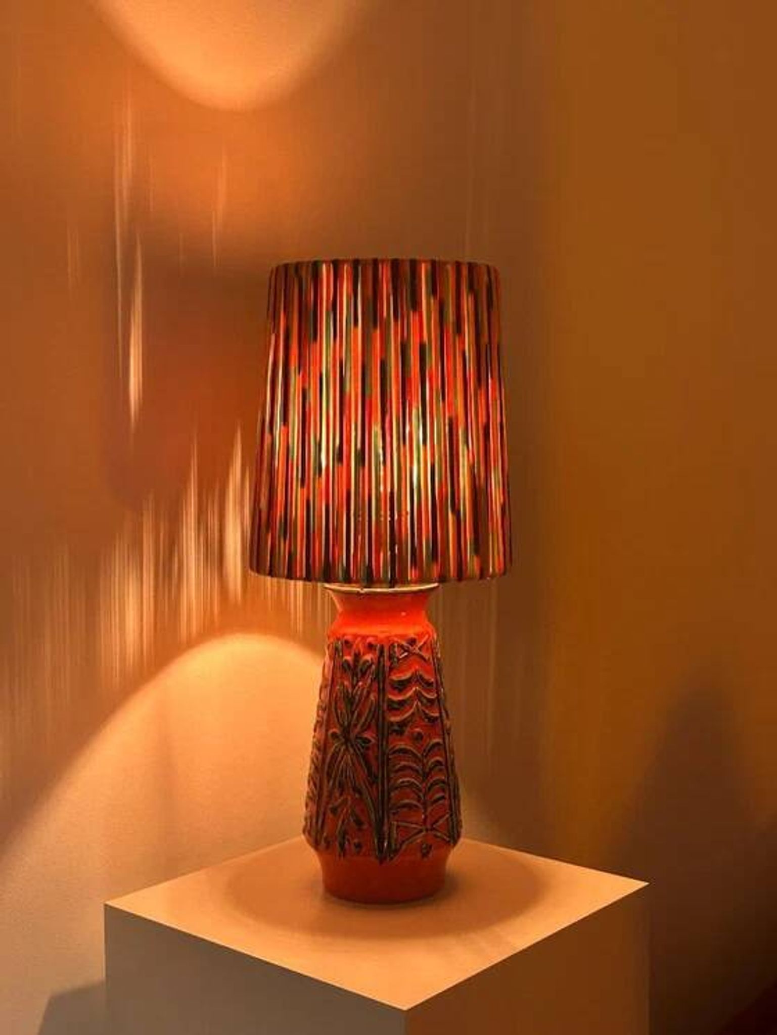 Lampe de table d'ambiance upcyclée à partir d'un vase en céramique Übelacker.