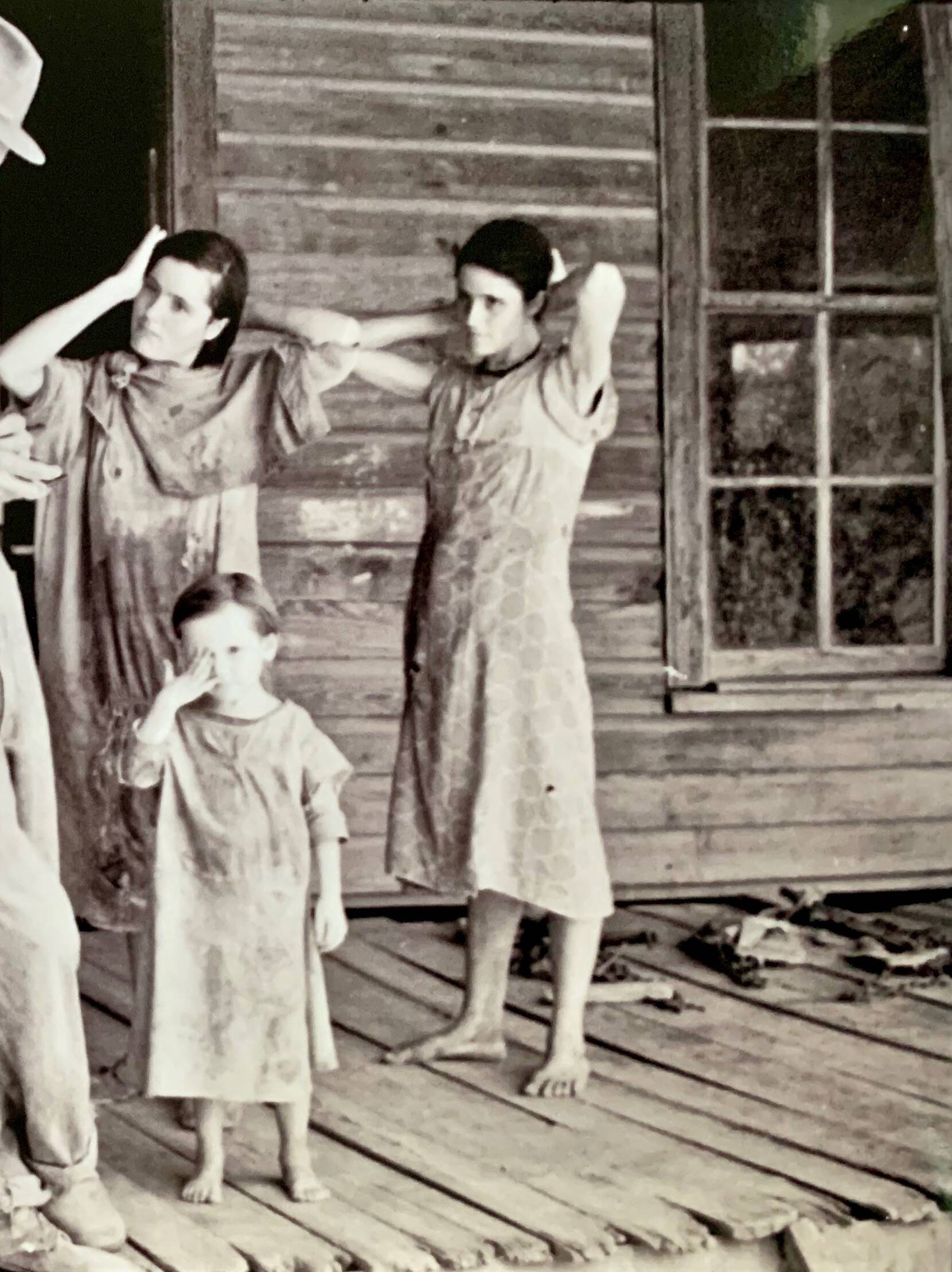 📸 Fine Art Photograph by Walker Evans – Sharecropper Children, Alabama (1936)