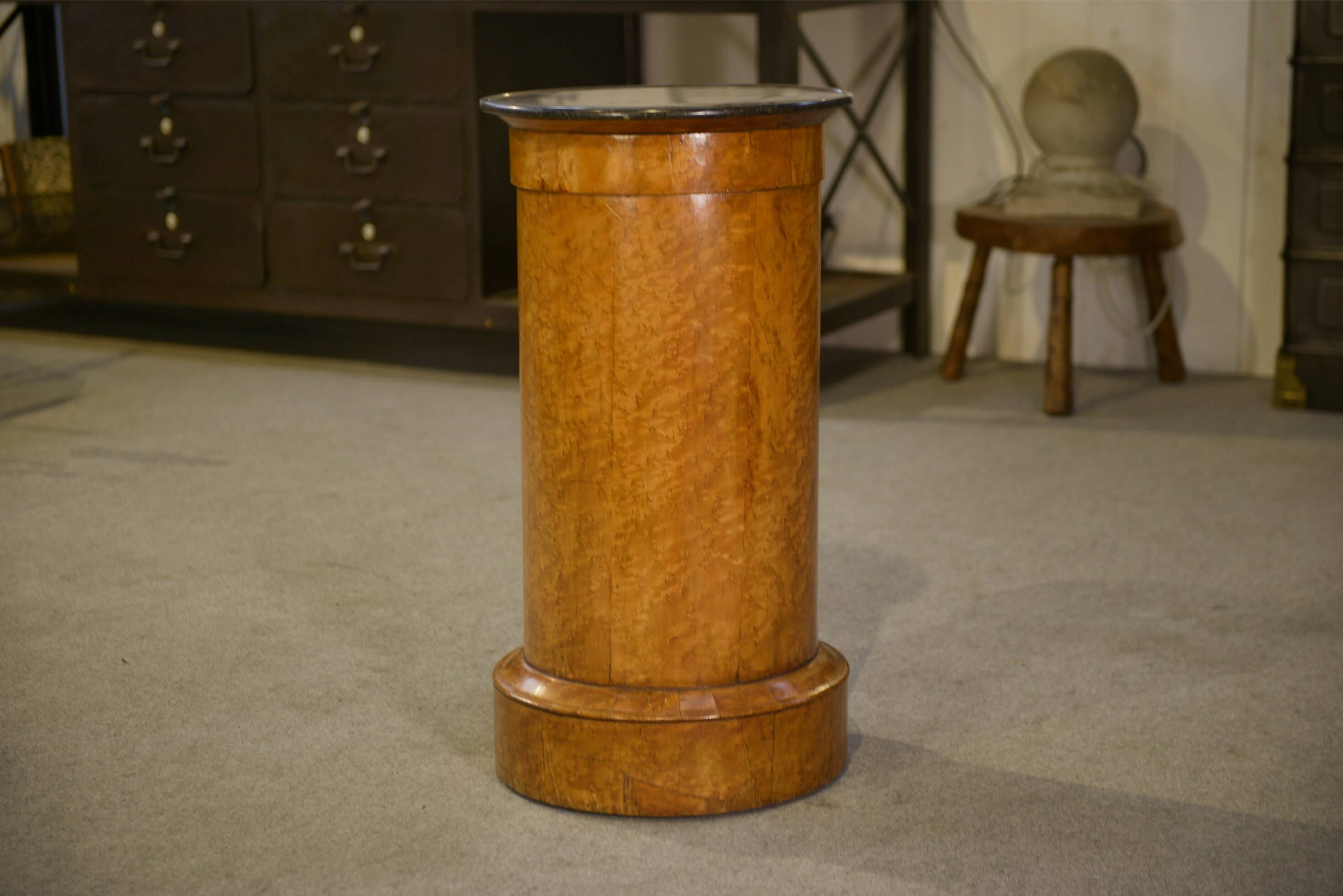 Empire gueridon in mottled maple with a blue stone top, 19th century.