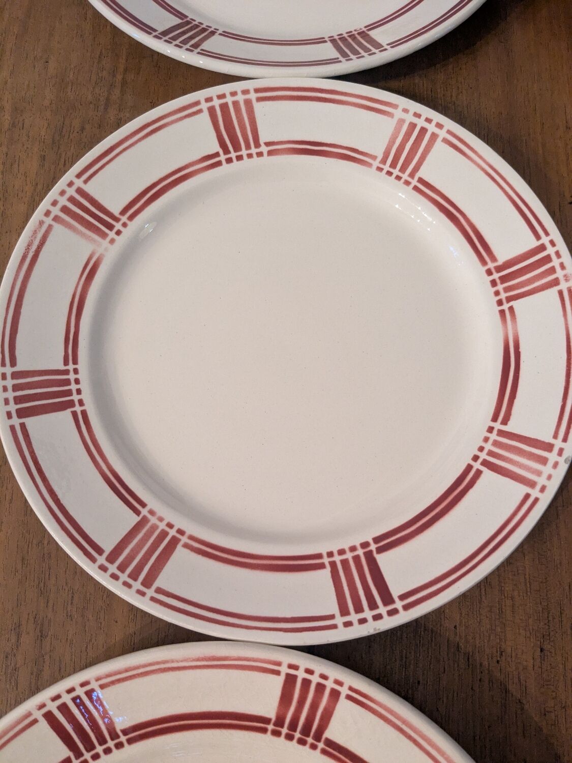 Huit assiettes plates Badonviller