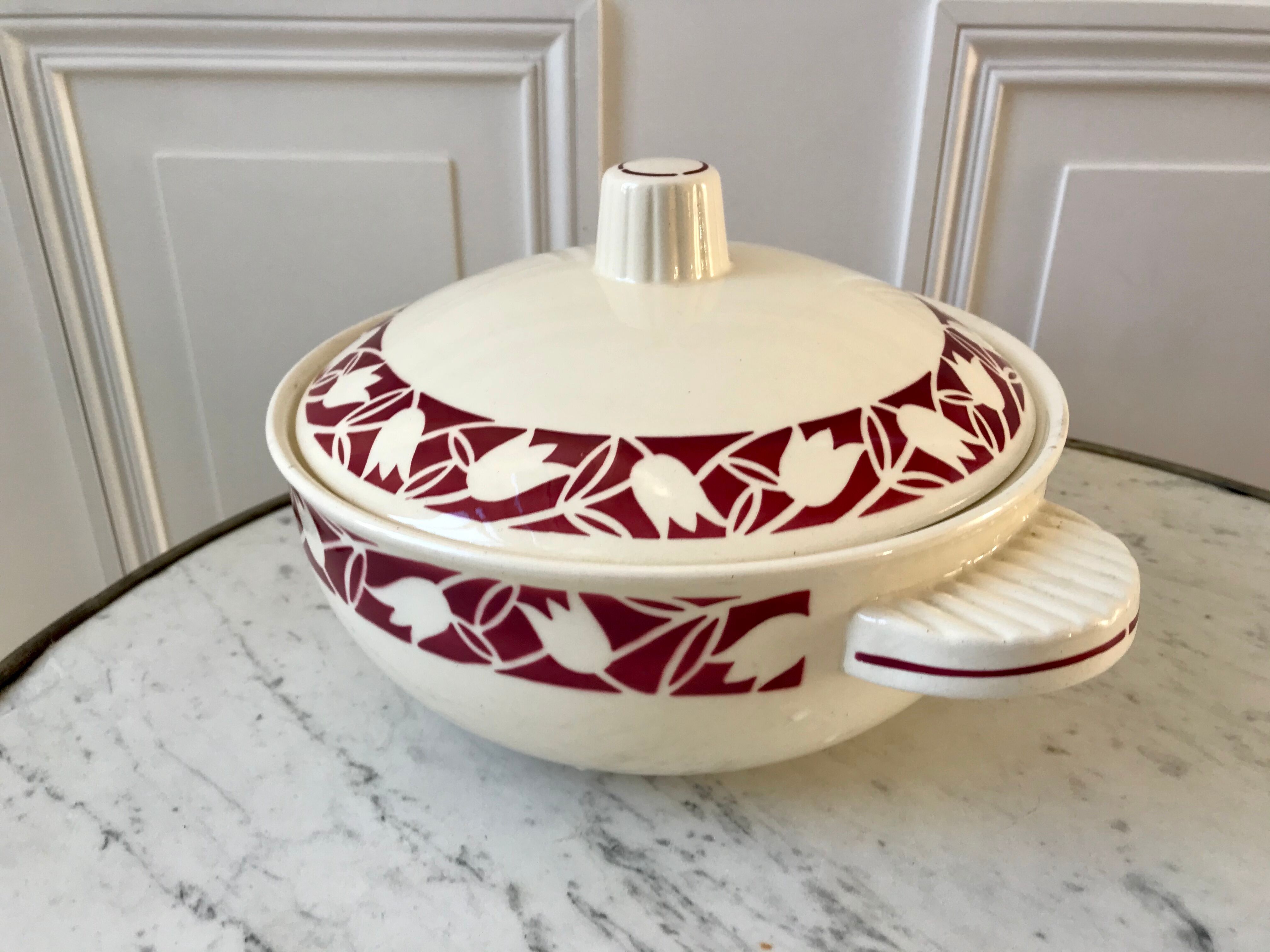 Tureen Badonviller tulips burgundy 30s-40s