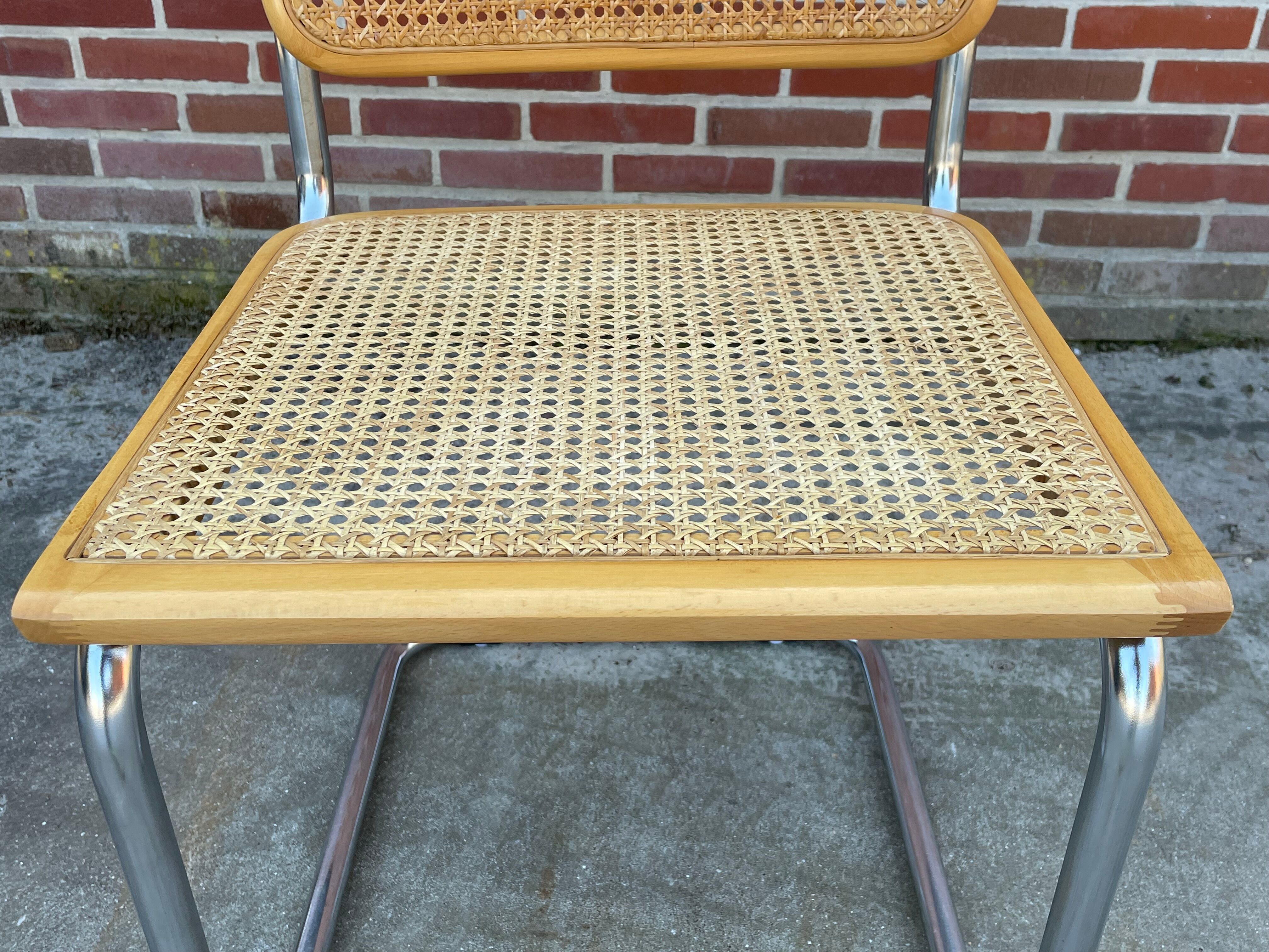 Lot de  4 chaises modèle Cesca B32