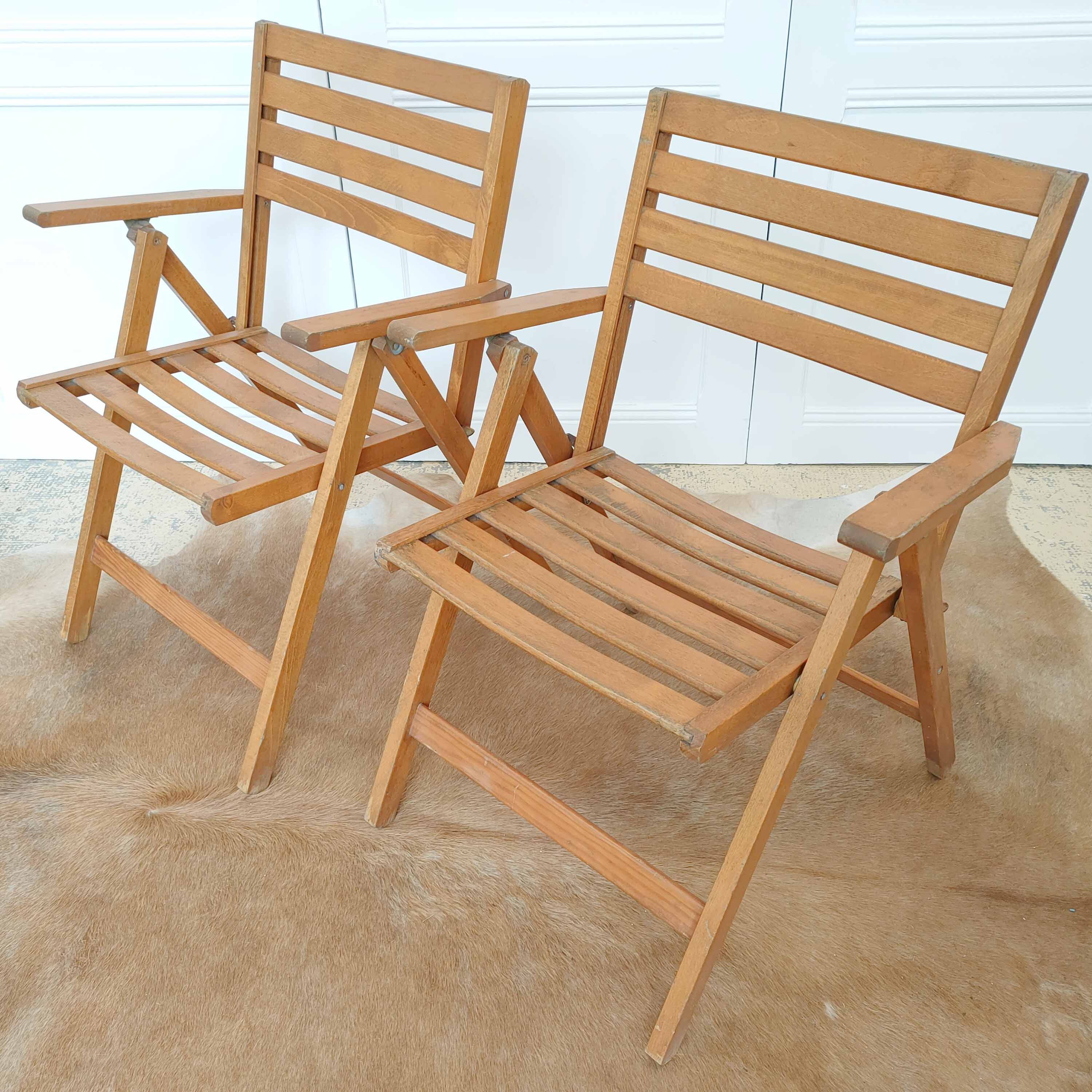 Pair folding chairs wooden