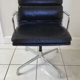 Fauteuil en cuir Softpad design Eames pour Herman Miller, années 70