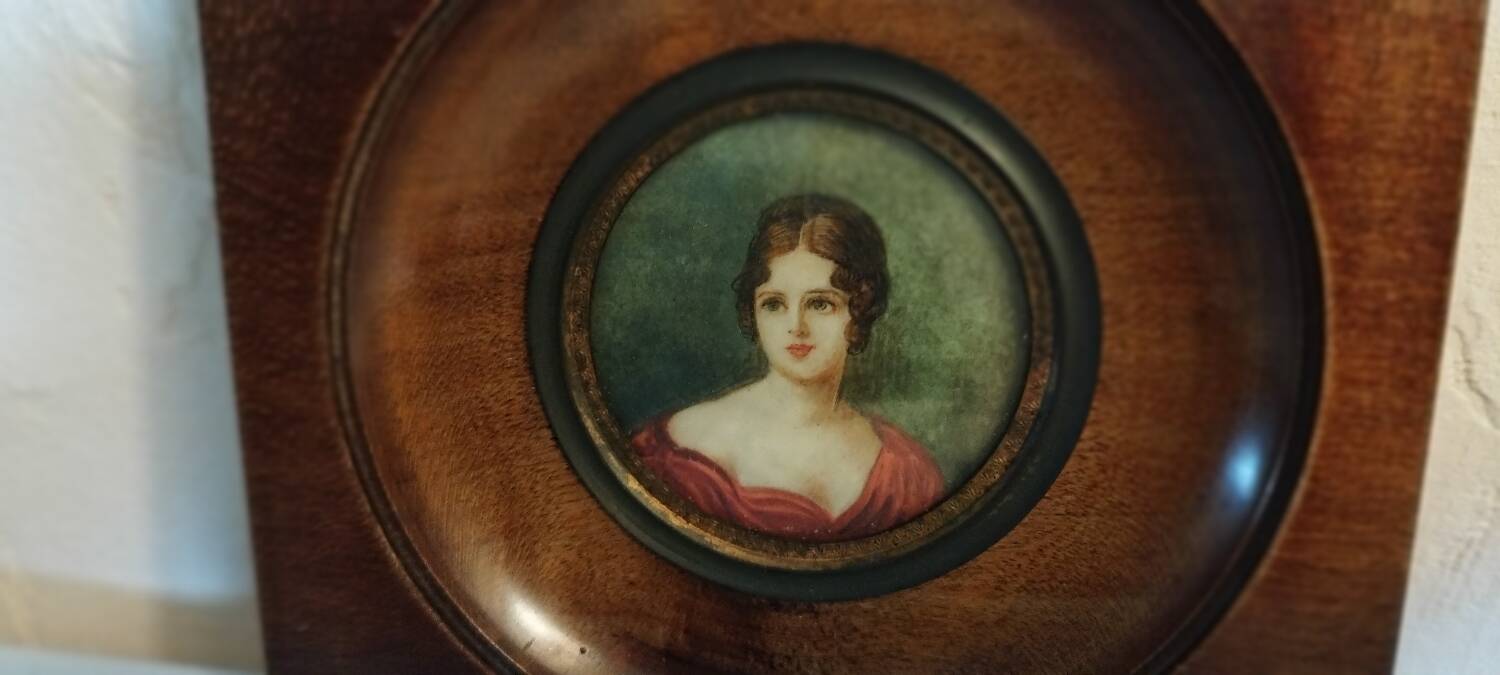 Miniature painting portrait of a woman with a red bodice