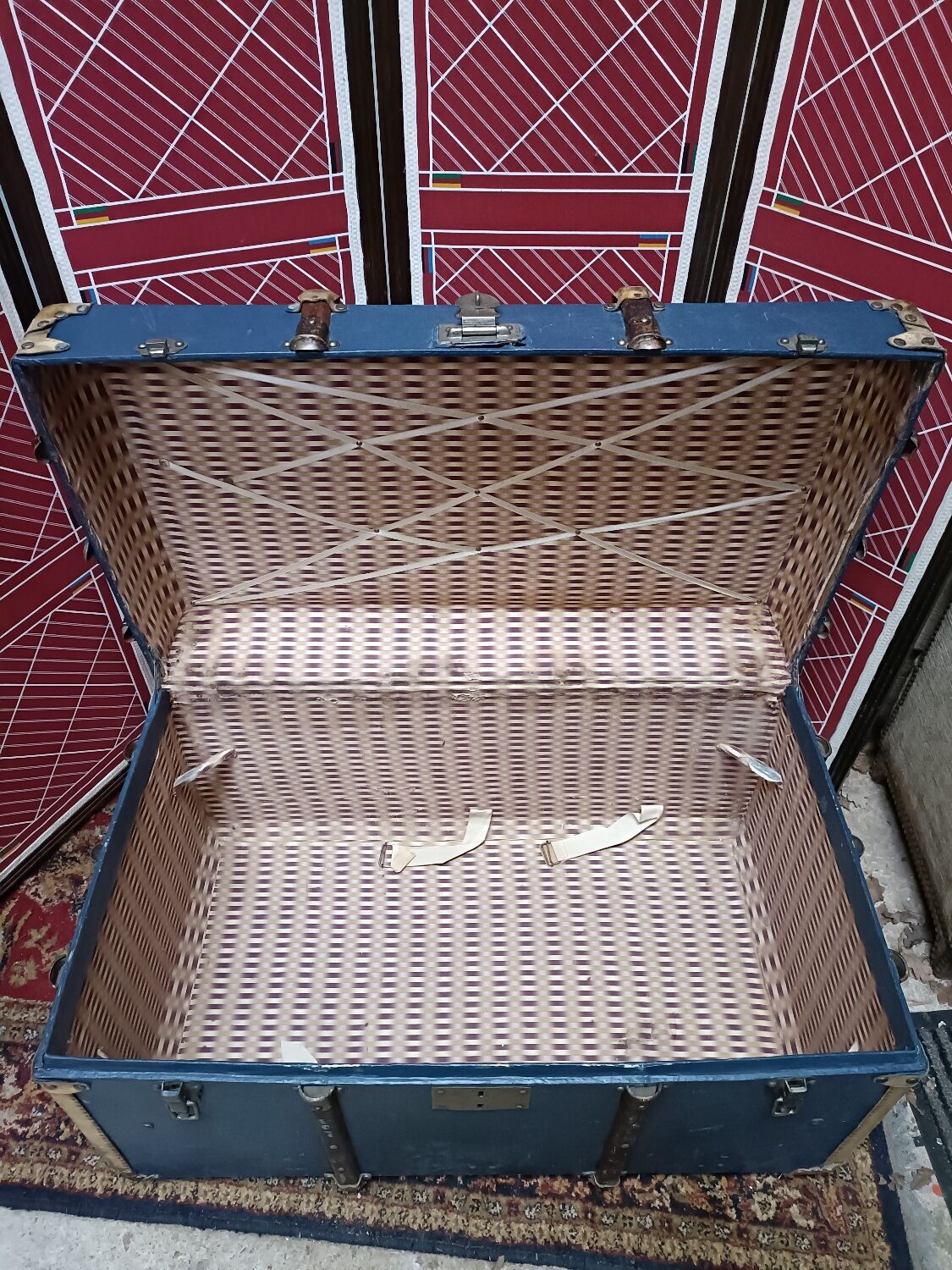 Former D.FES travel trunk trademark, 1950s