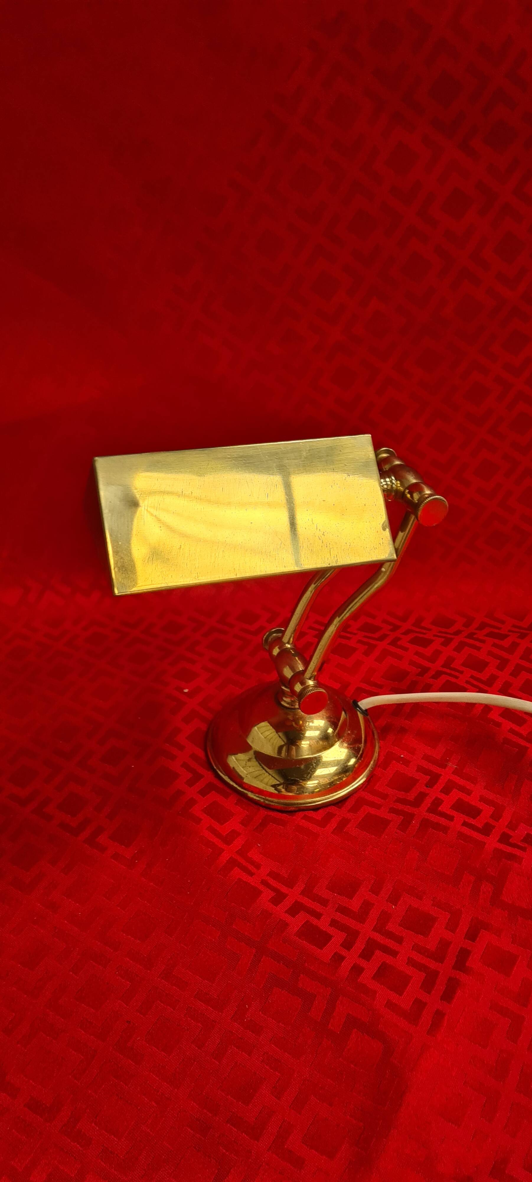 brass bedside or desk lamp 19x15 good condition
