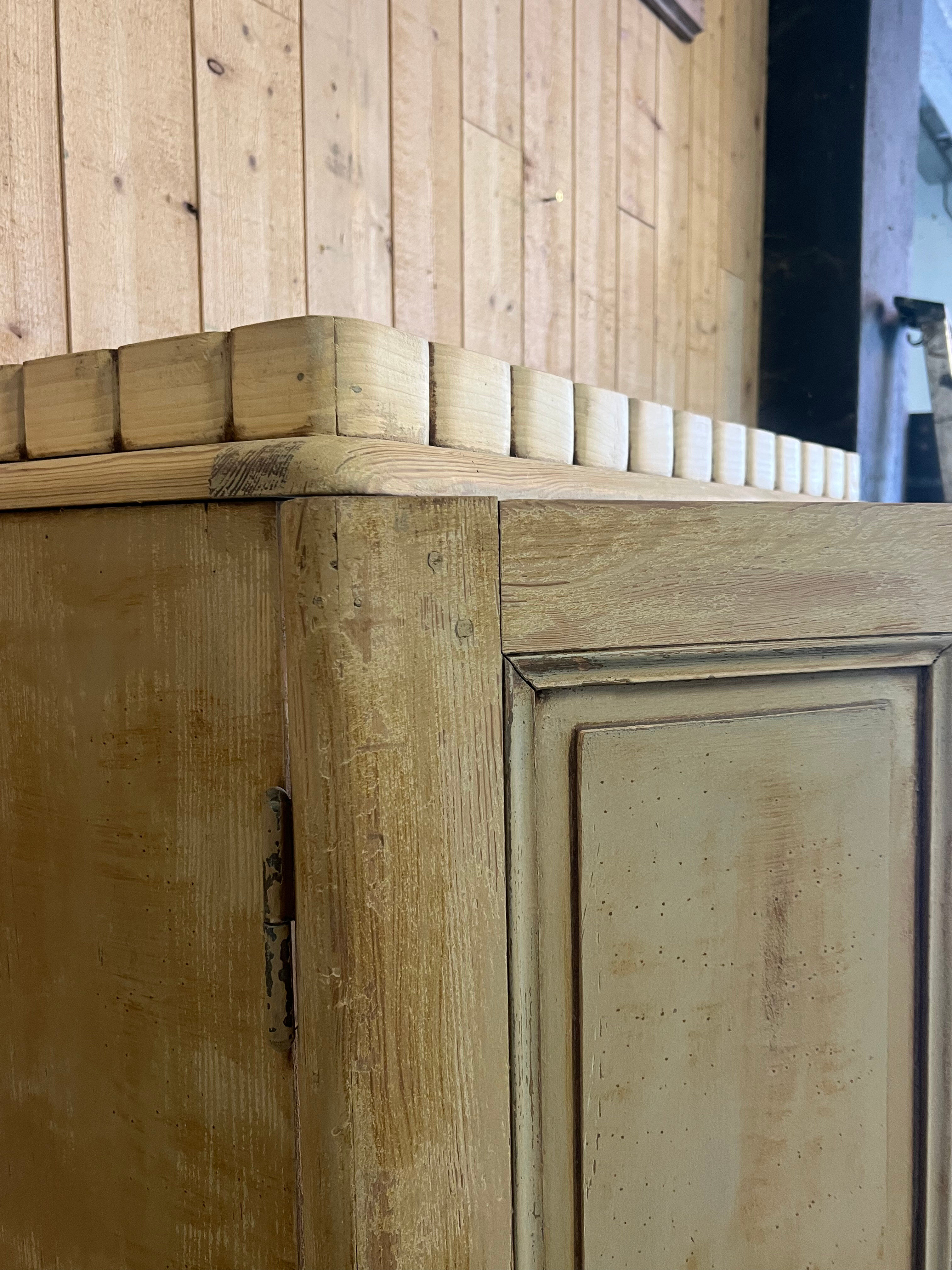 Armoire art déco patinée