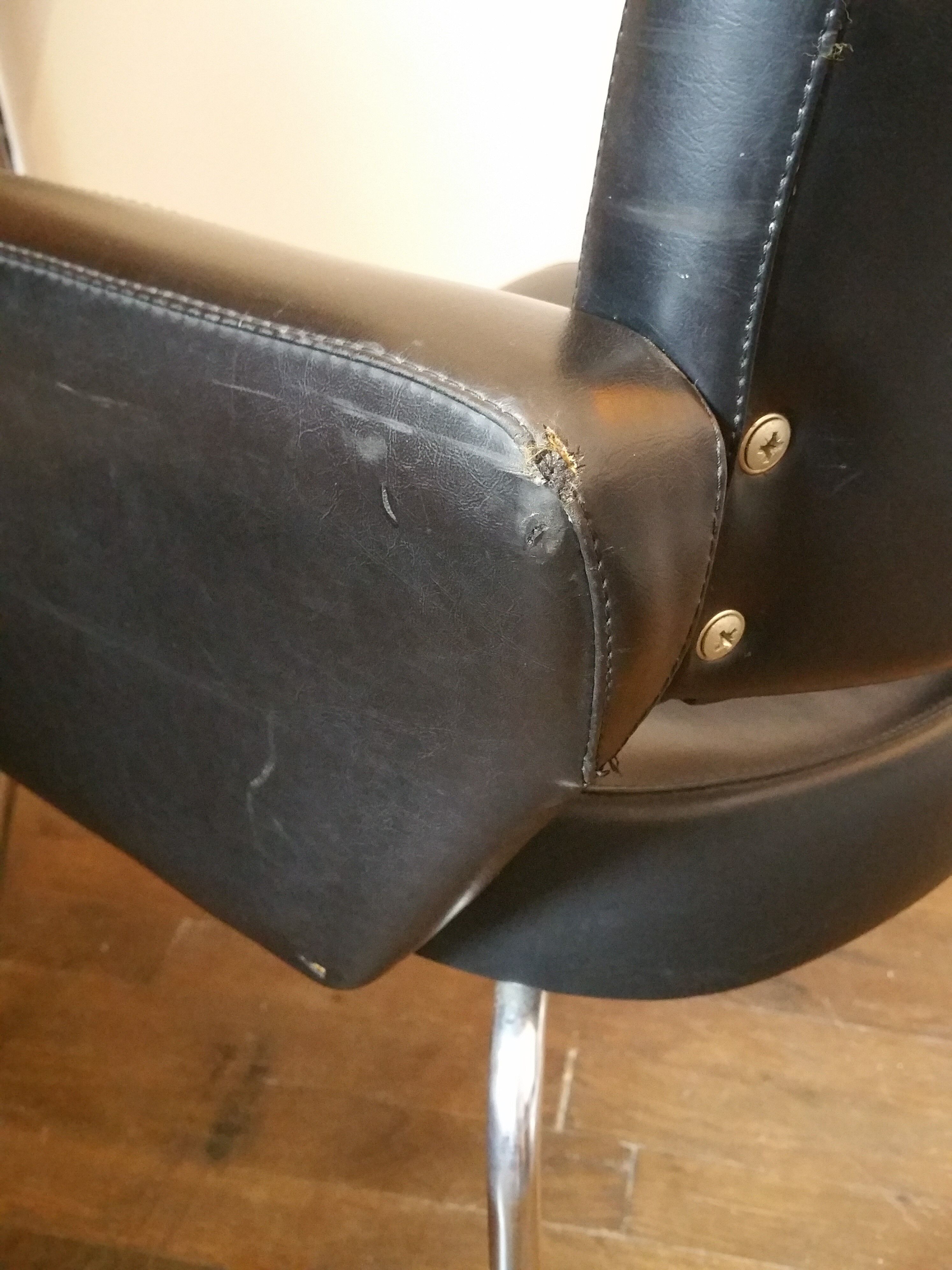 Paire de fauteuils 70's