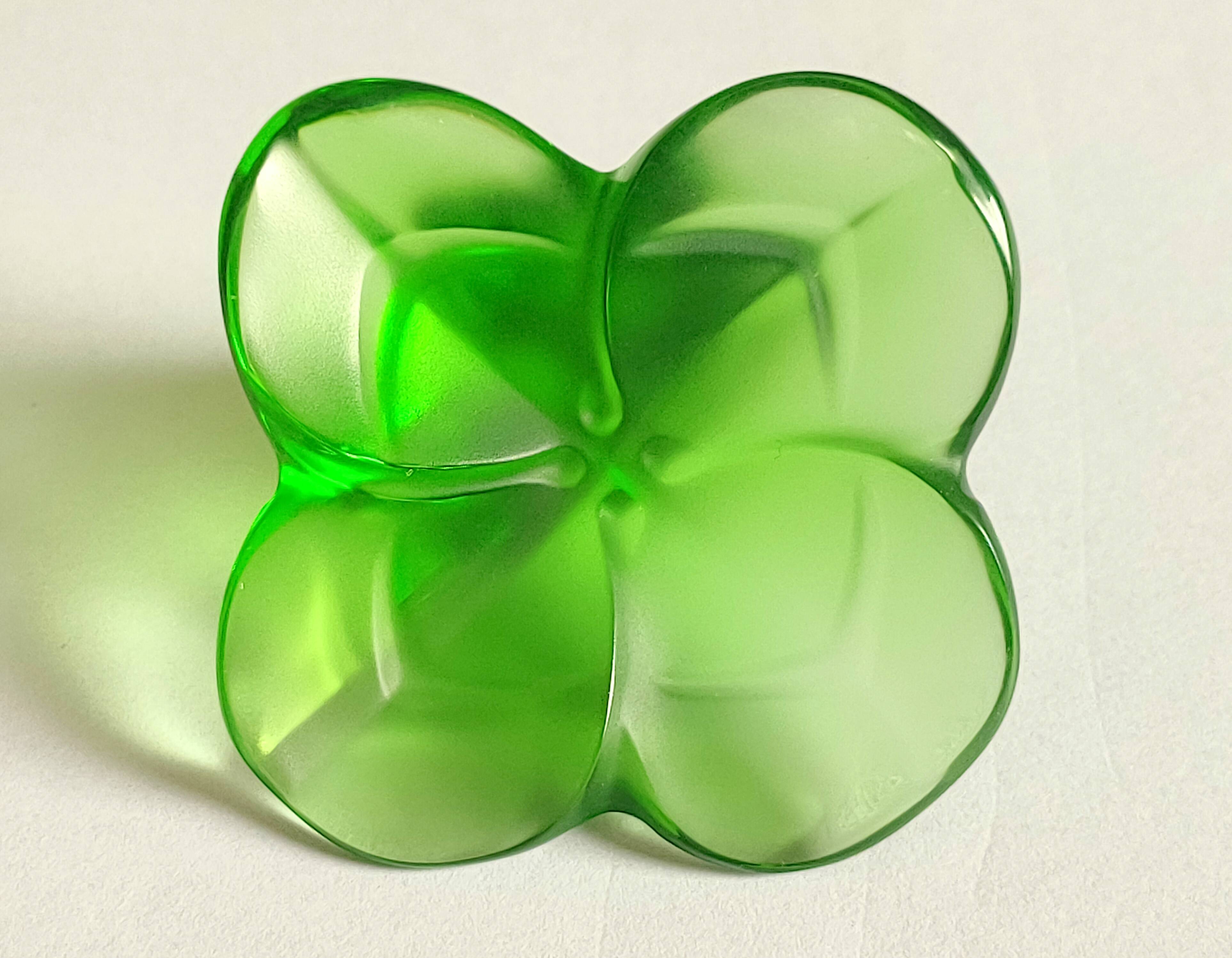 Trèfle à quatre feuilles lalique france modèle de marie-claude lalique 1994